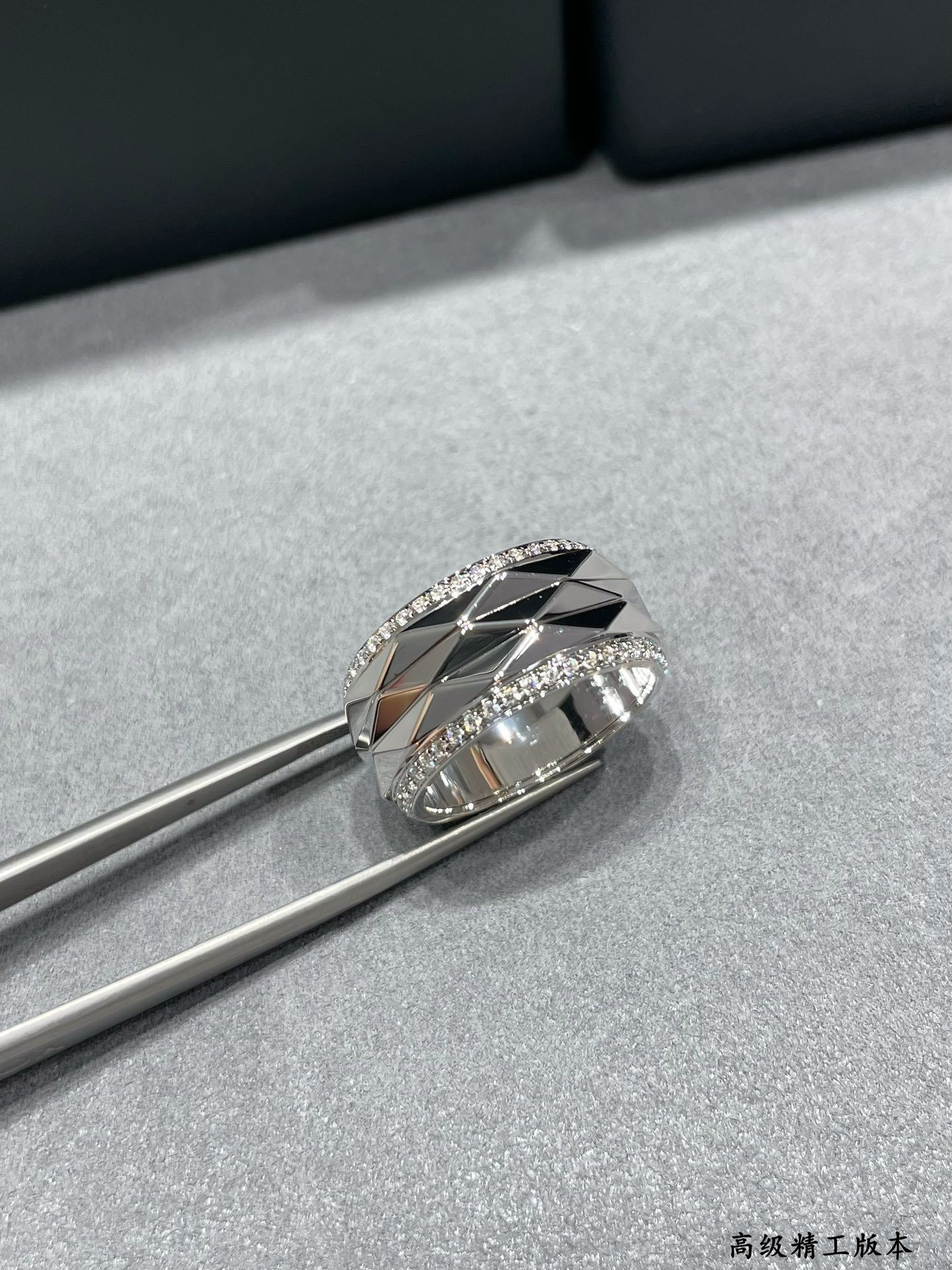 Gr*ff ring