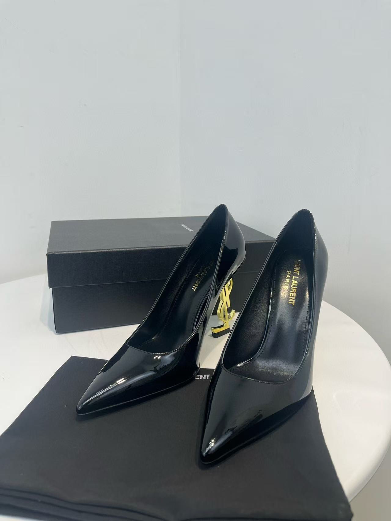 ua Y*L shoes