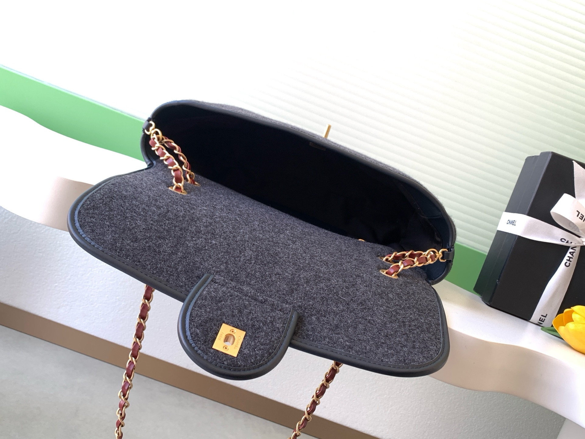 Ch*el flap bag with top handle 23x32x10cm