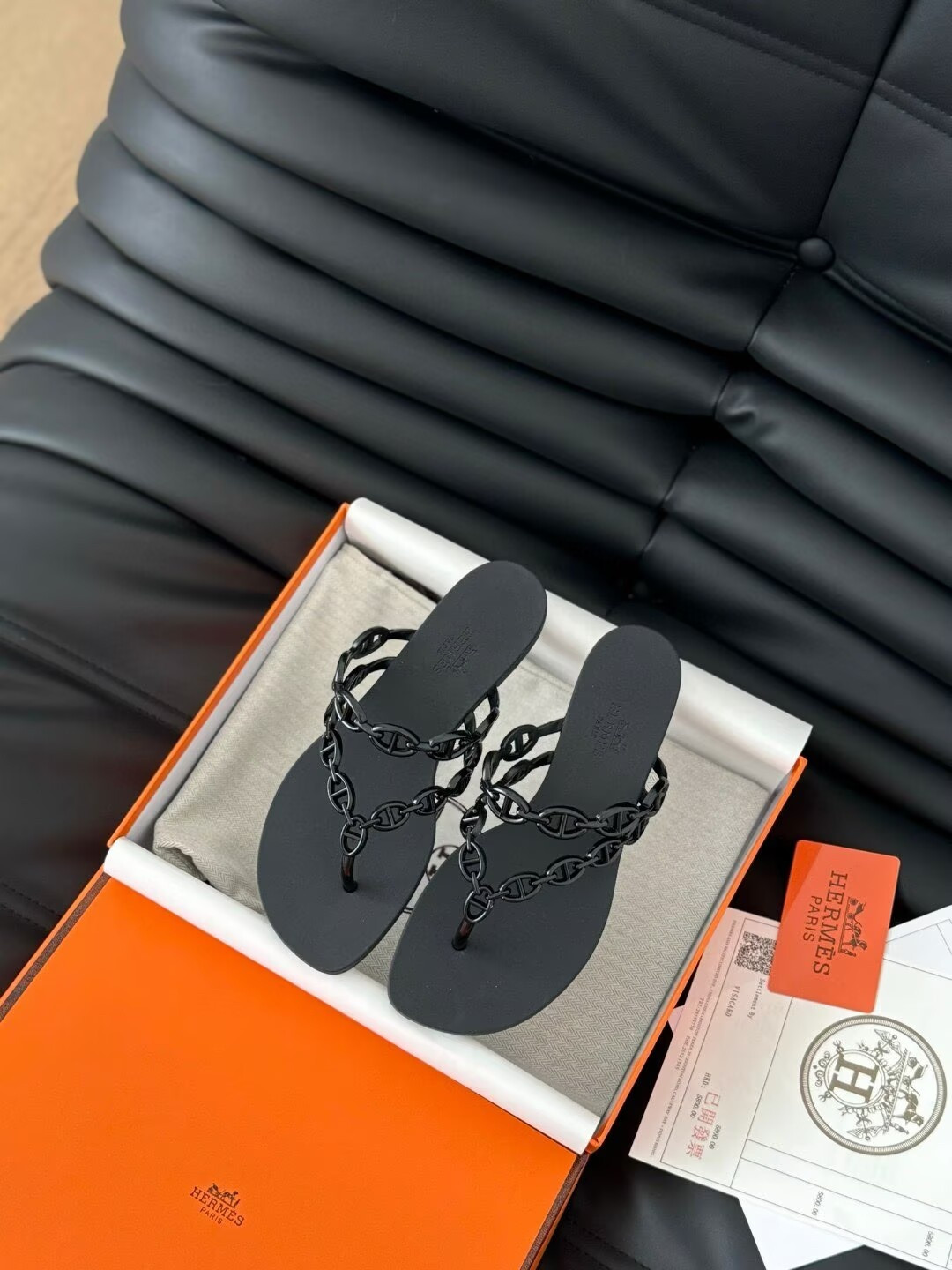 ua H**mes island sandal