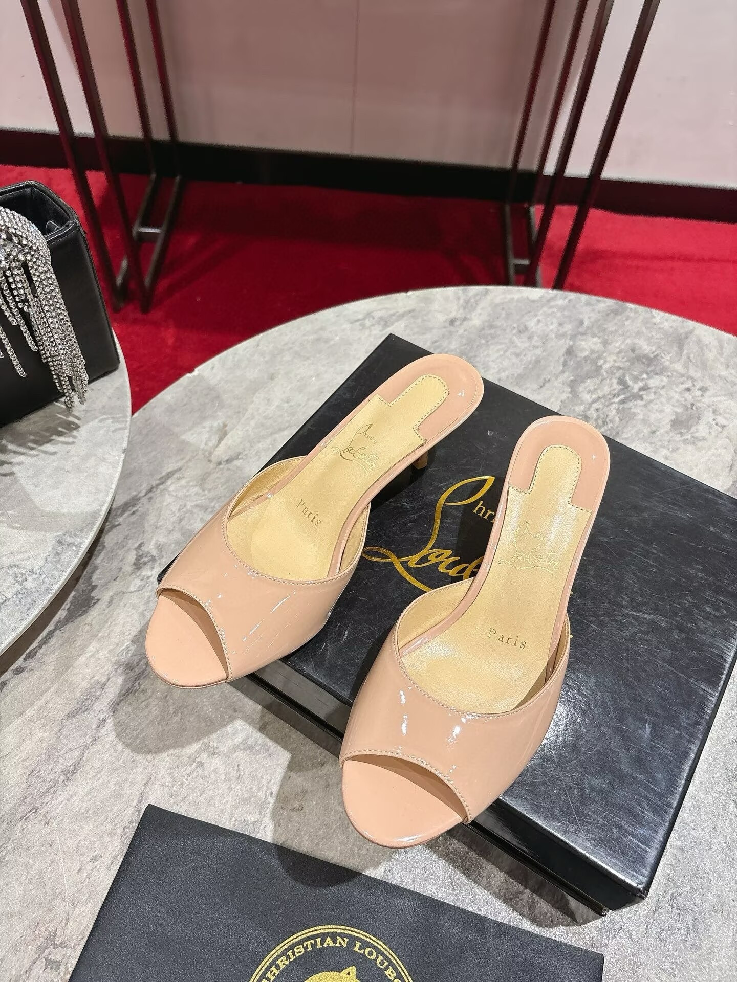 ua Ch**an louboutin me dolly calfskin leather mules