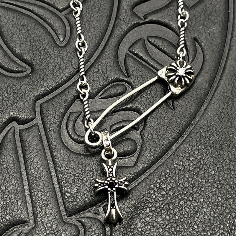 Ch**me He**ts twisted cross pin necklace (chain length 45+5cm)