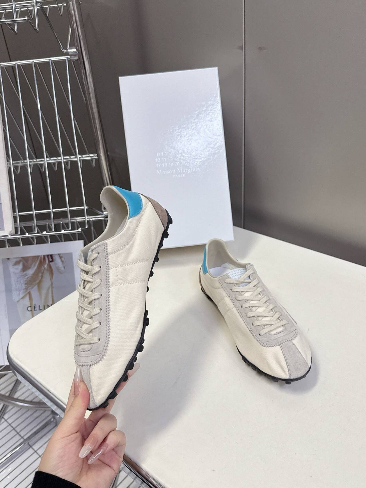 ua ma*s*n Ma*i*la sprinters sneakers