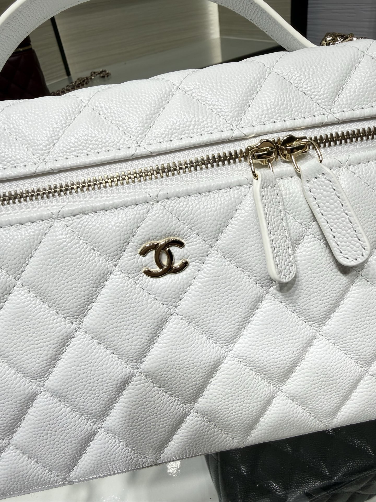 Ch*el classic vanity with chain handbag ap5446 15x23x5cm