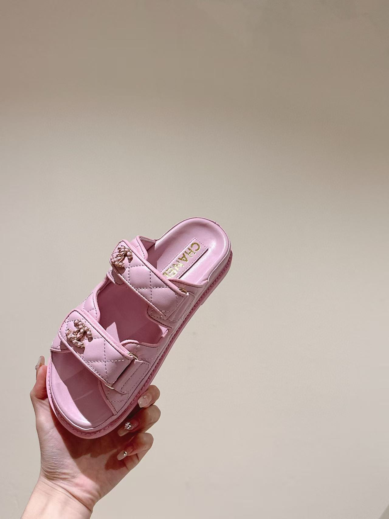 UA Ch*el SLIDES