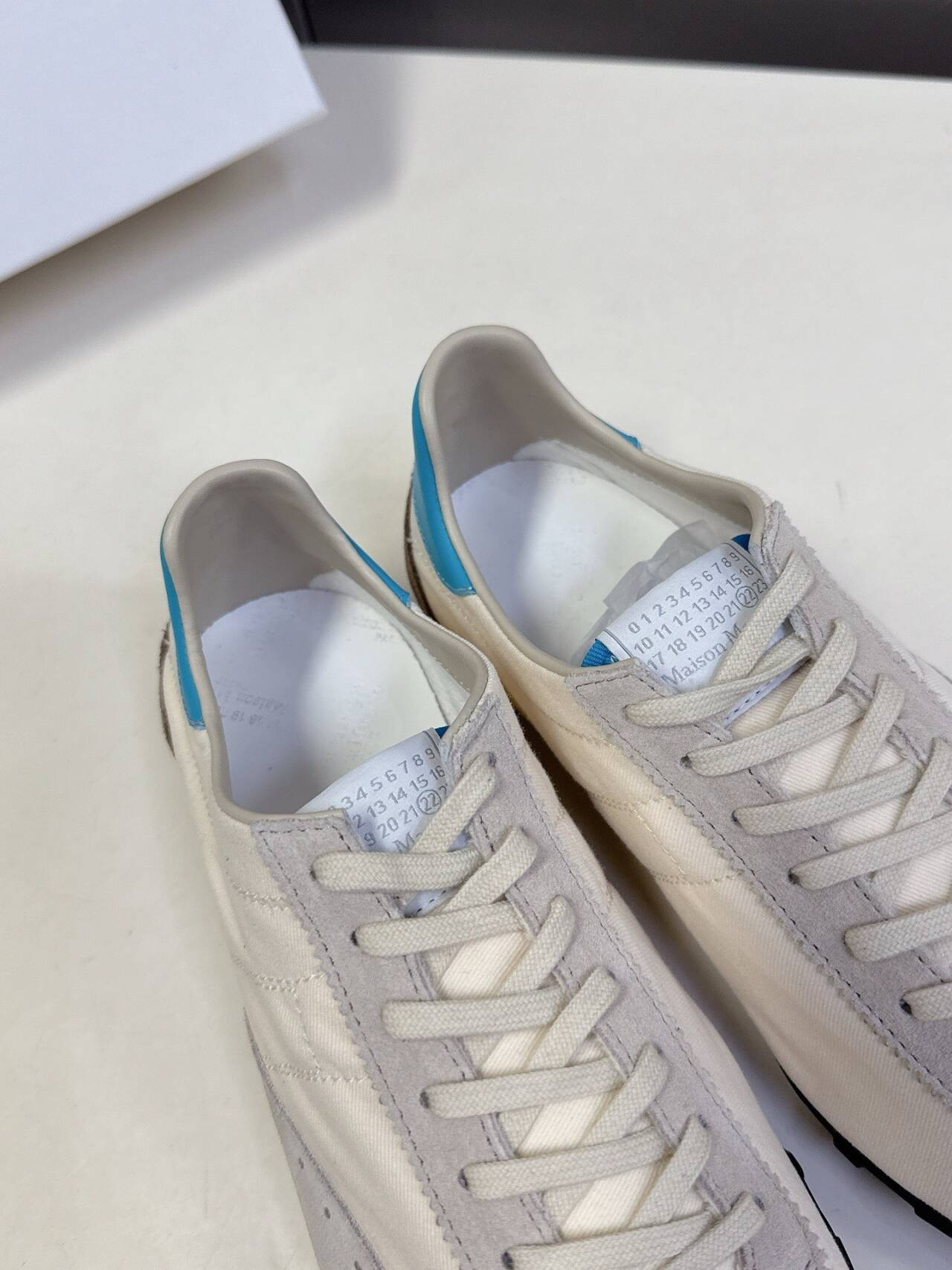 ua ma*s*n Ma*i*la sprinters sneakers