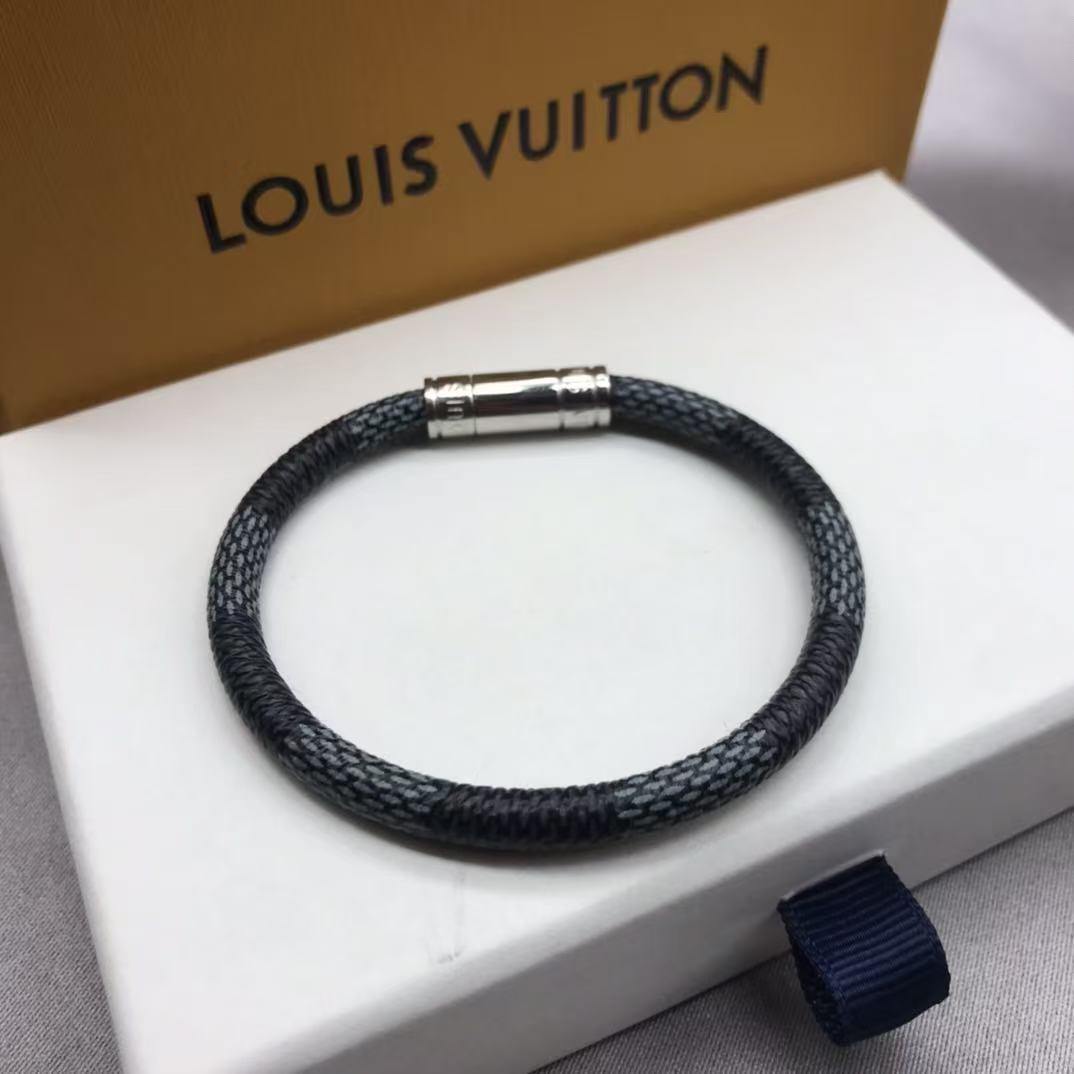 l0*is V*t0n keep it bracelet