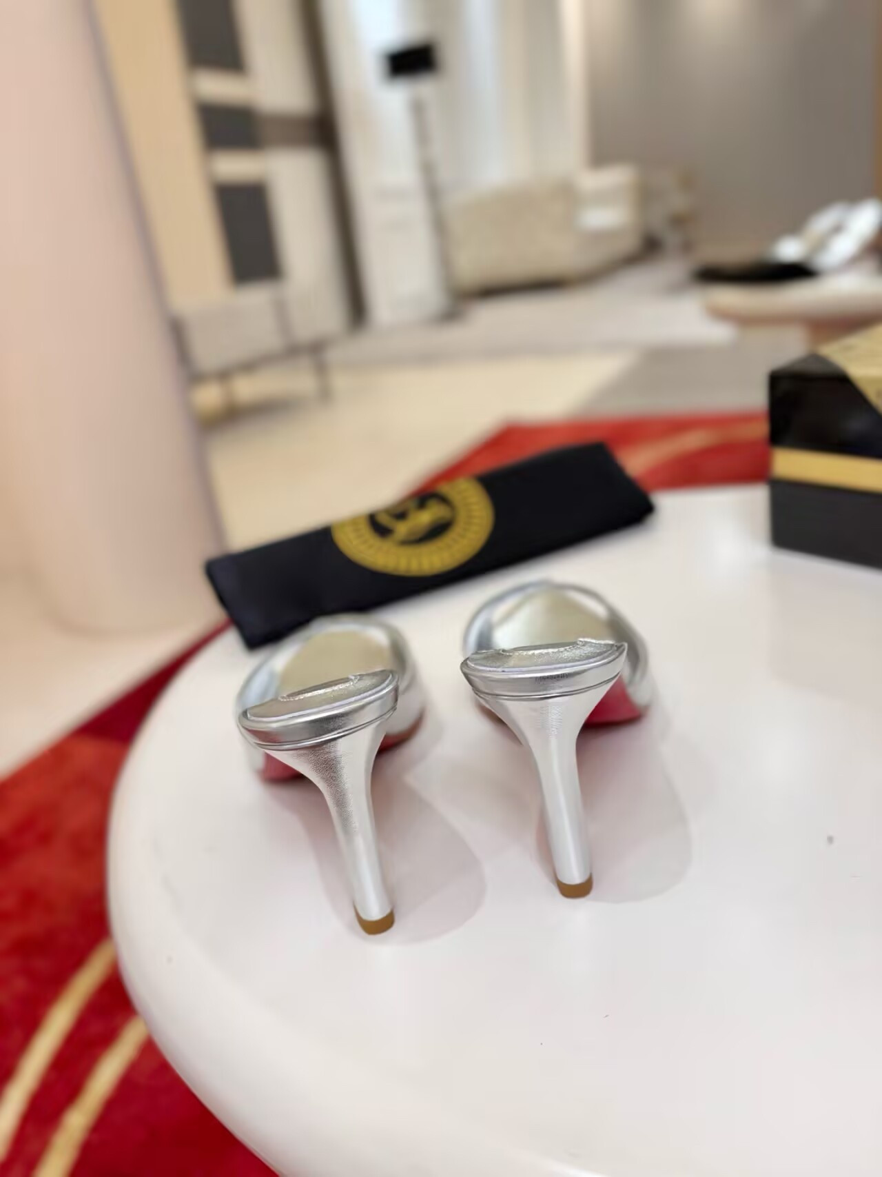ua Ch**an louboutin me dolly mules 8.5cm heel