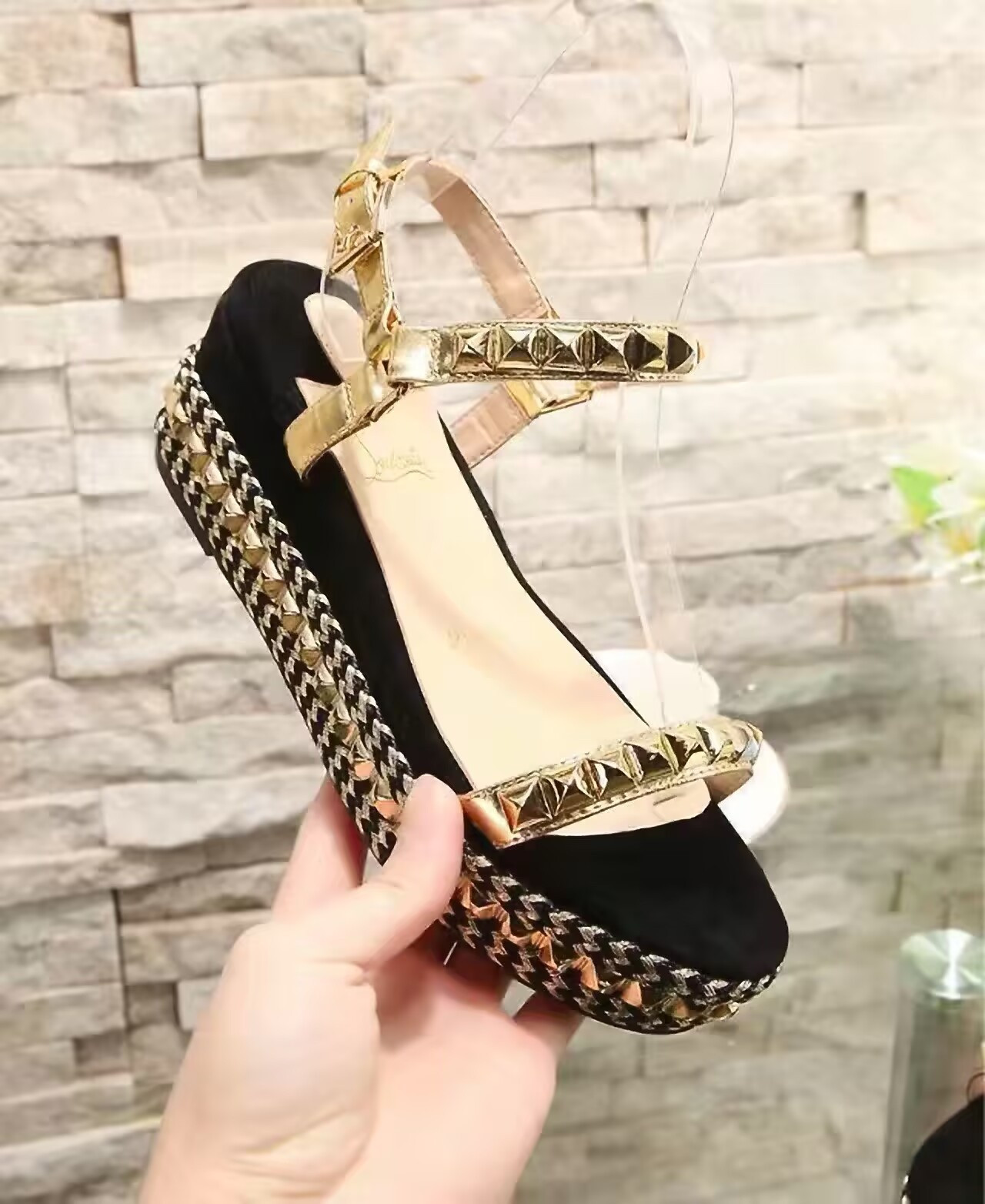 ua Ch**an louboutin pyraclou