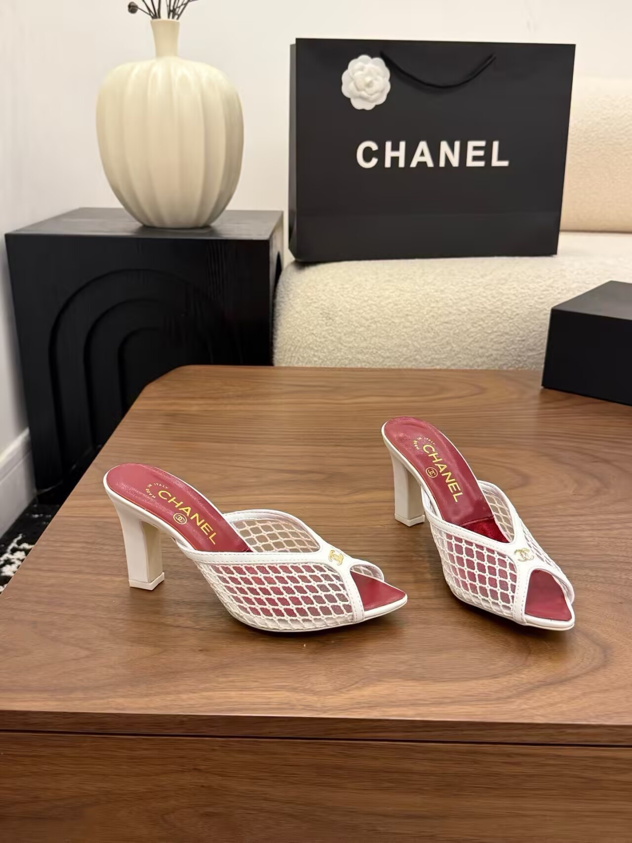 ua Ch*el sandals
