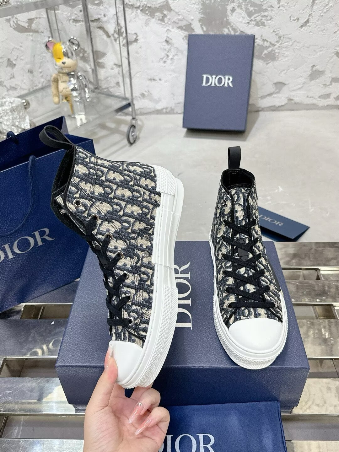 ua D*or sneaker