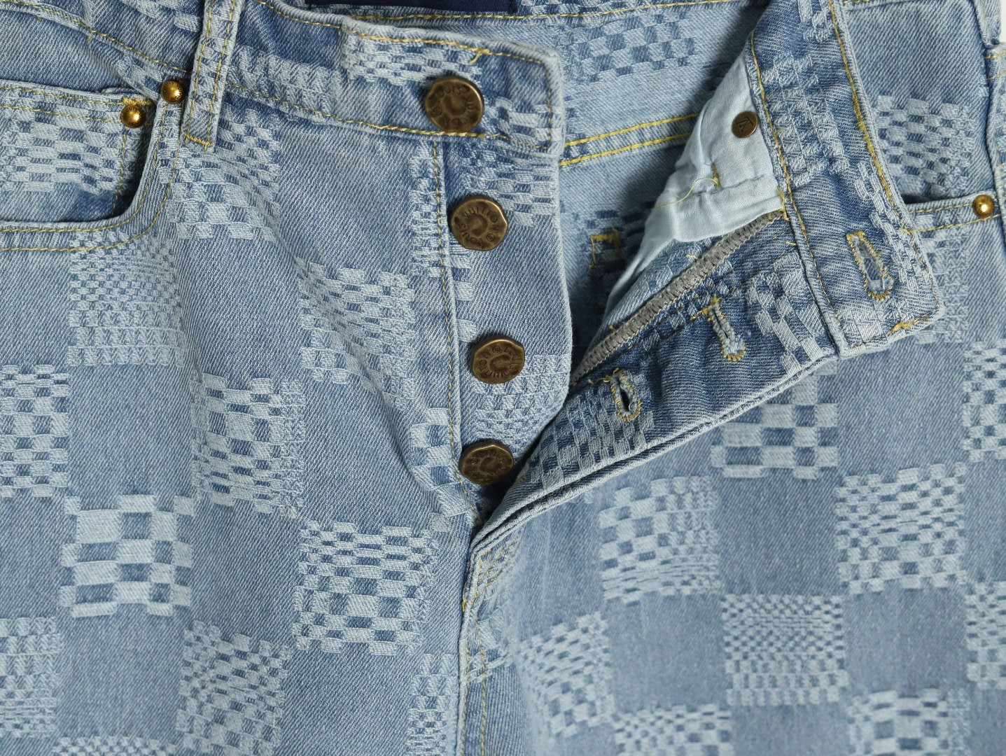 L0*is V*t0n LV 25ss shorts