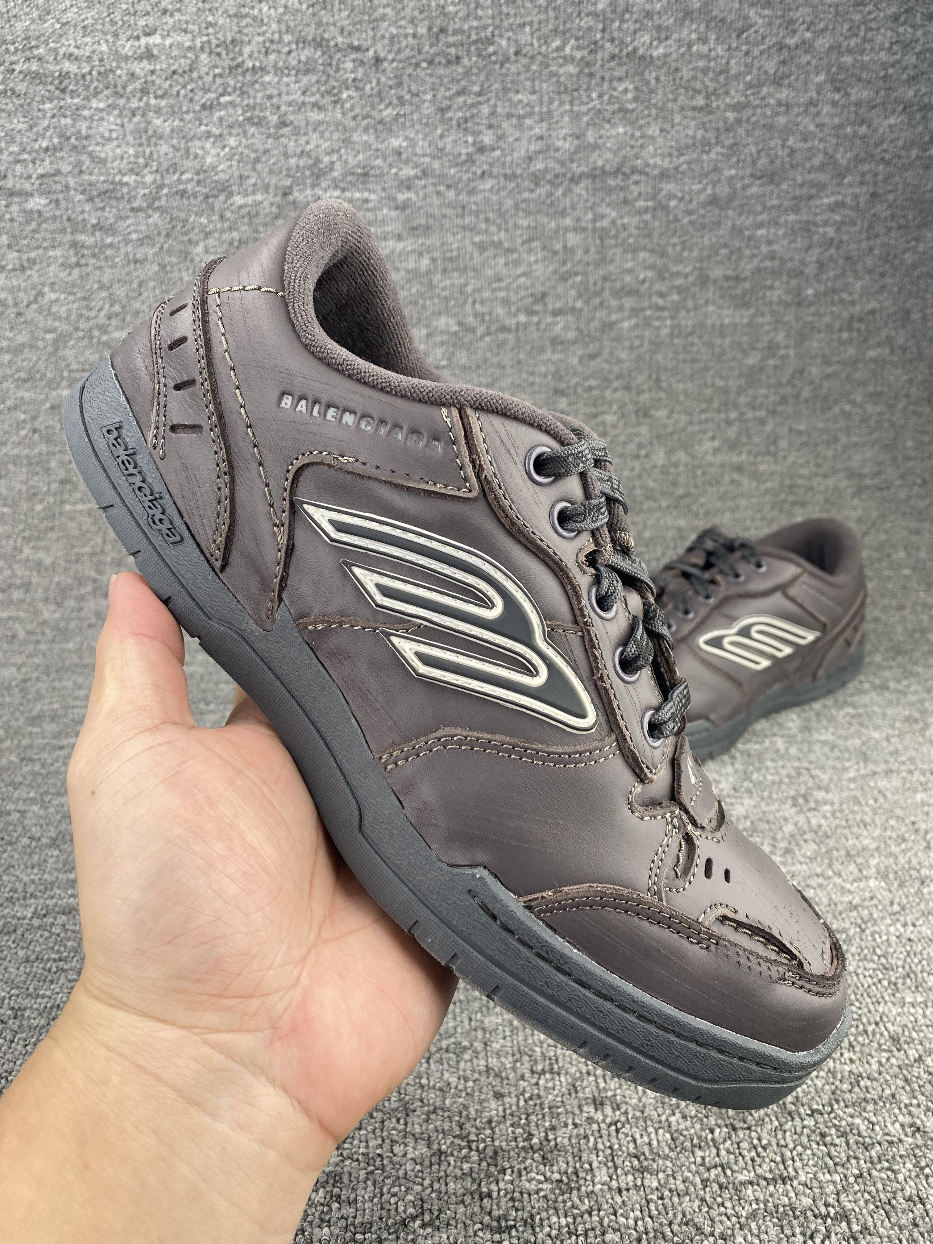 ua Ba*len*cia*ga hamptons worn-out sneaker (run one size large)