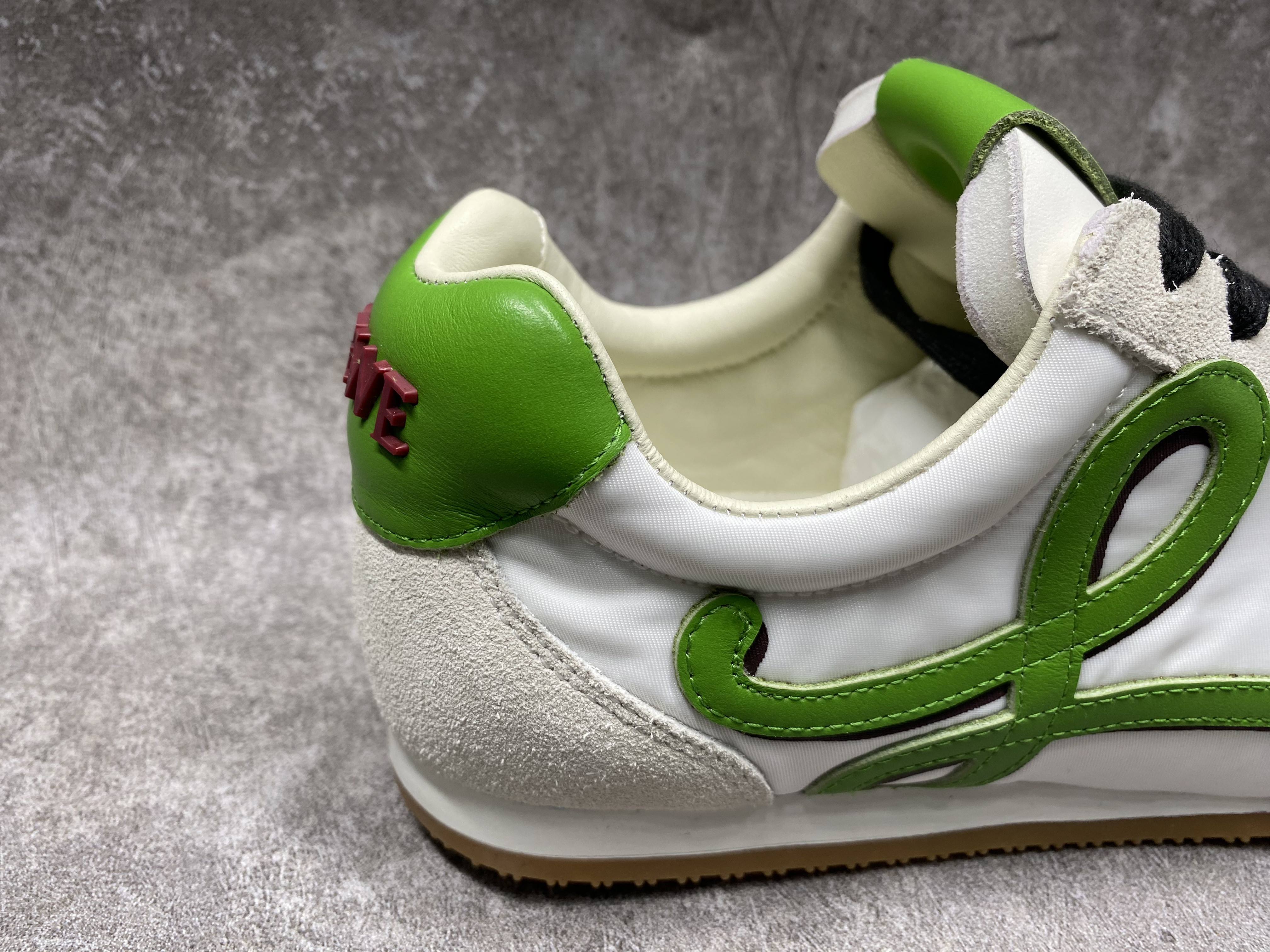 ua L0ew* sneakers