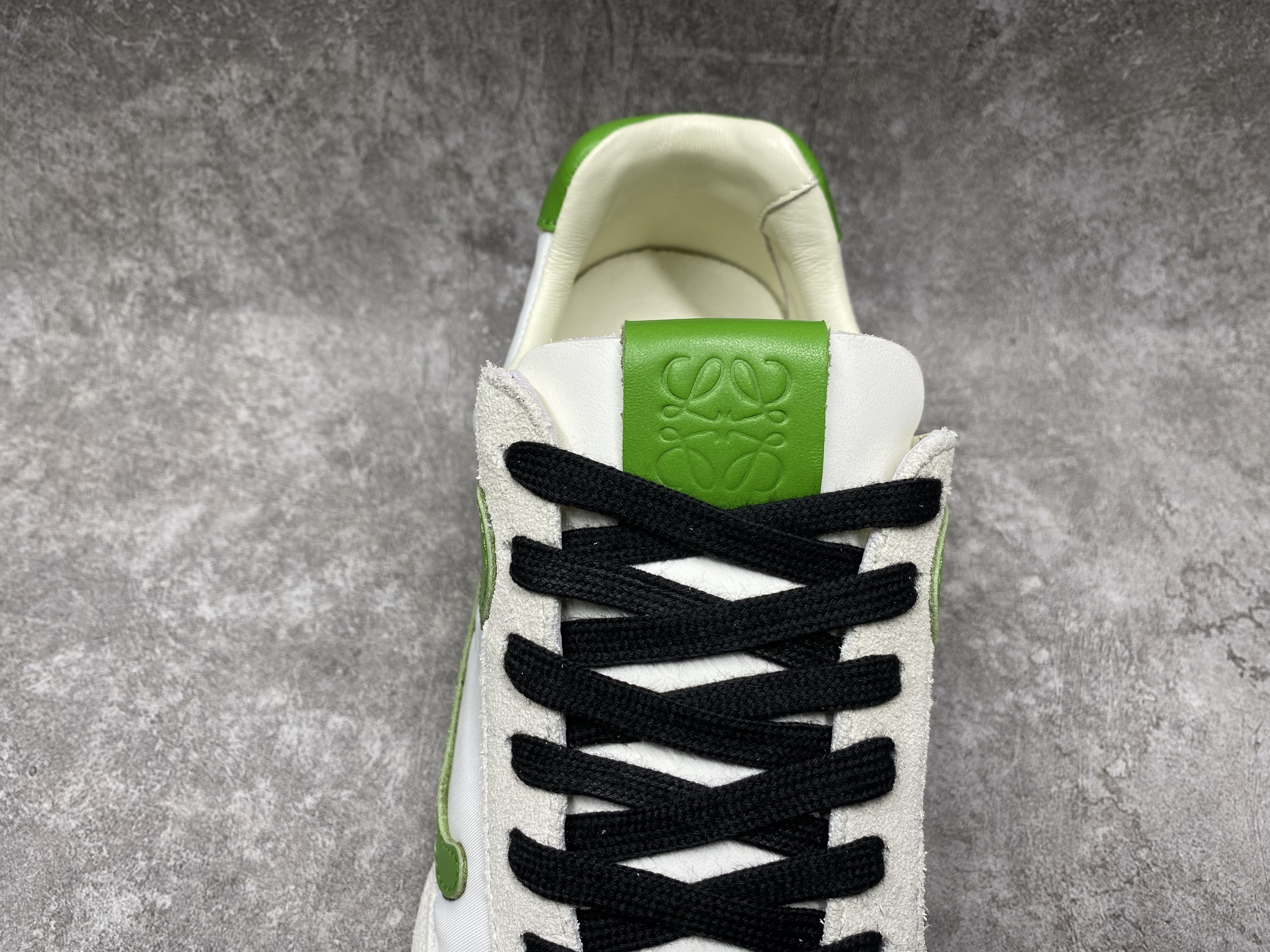 ua L0ew* sneakers