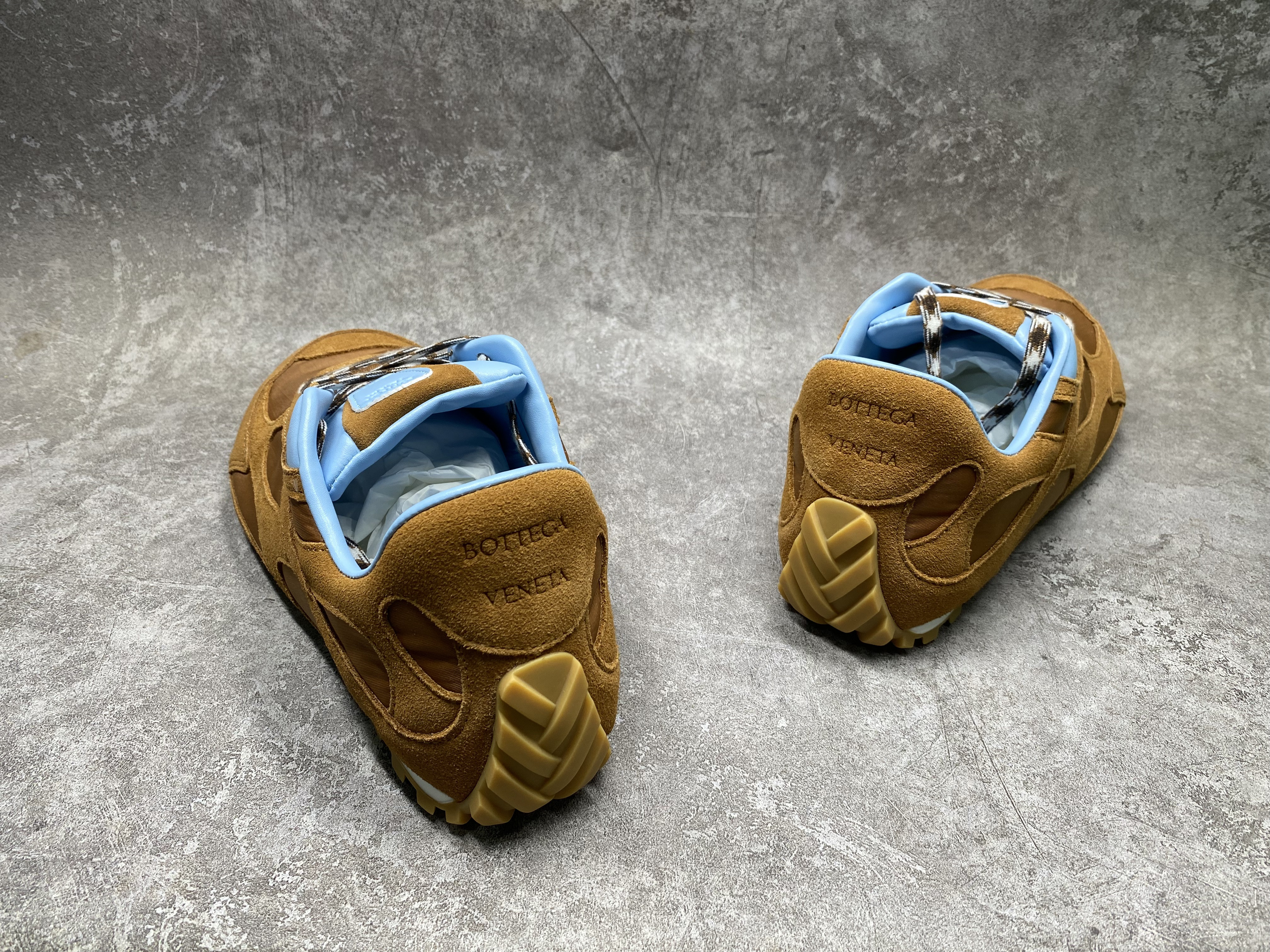 ua bo*te*ga Ve*ne*ta orbit flash sneaker