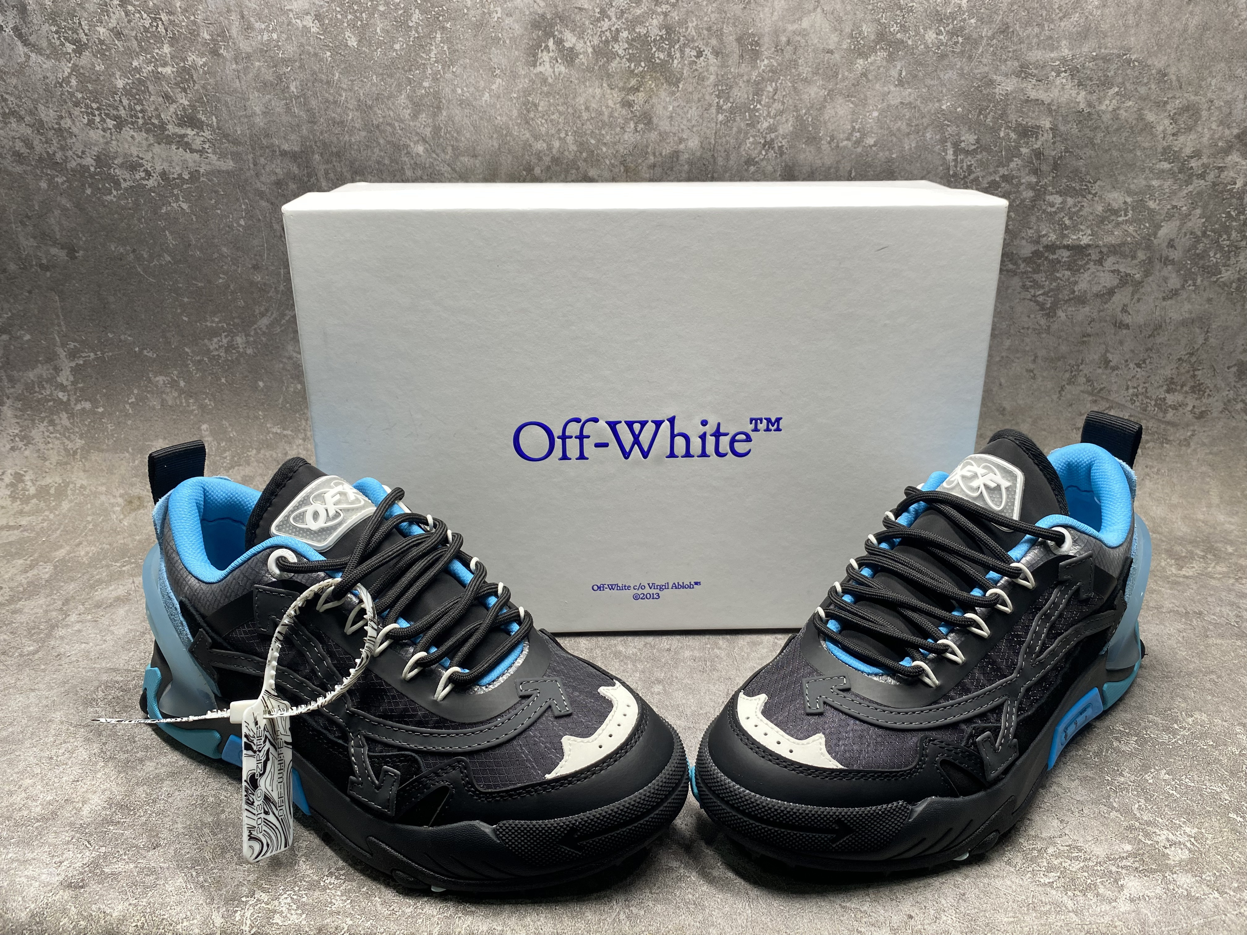 UA Off-White Odsy-2000 Sneaker
