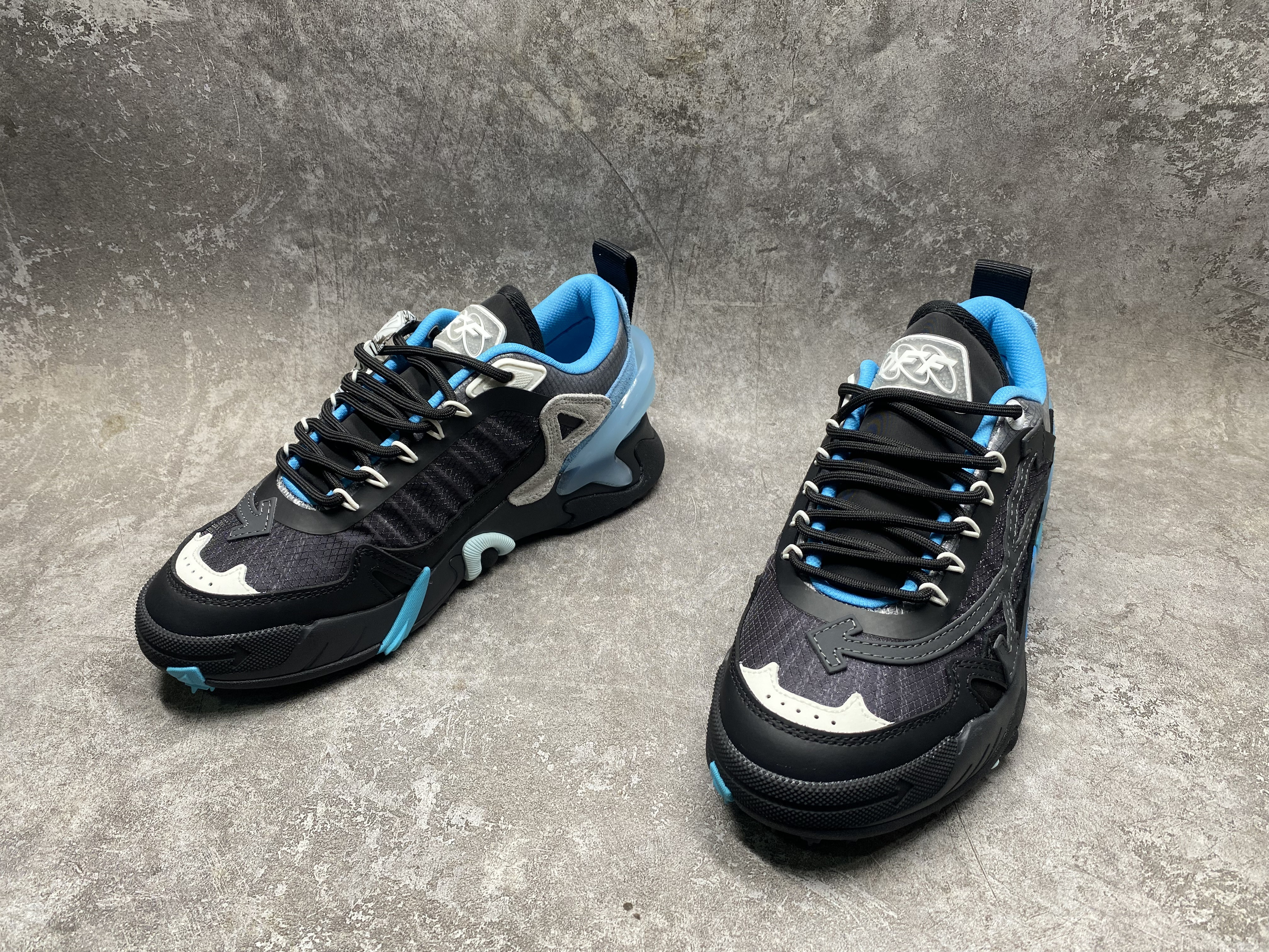UA Off-White Odsy-2000 Sneaker