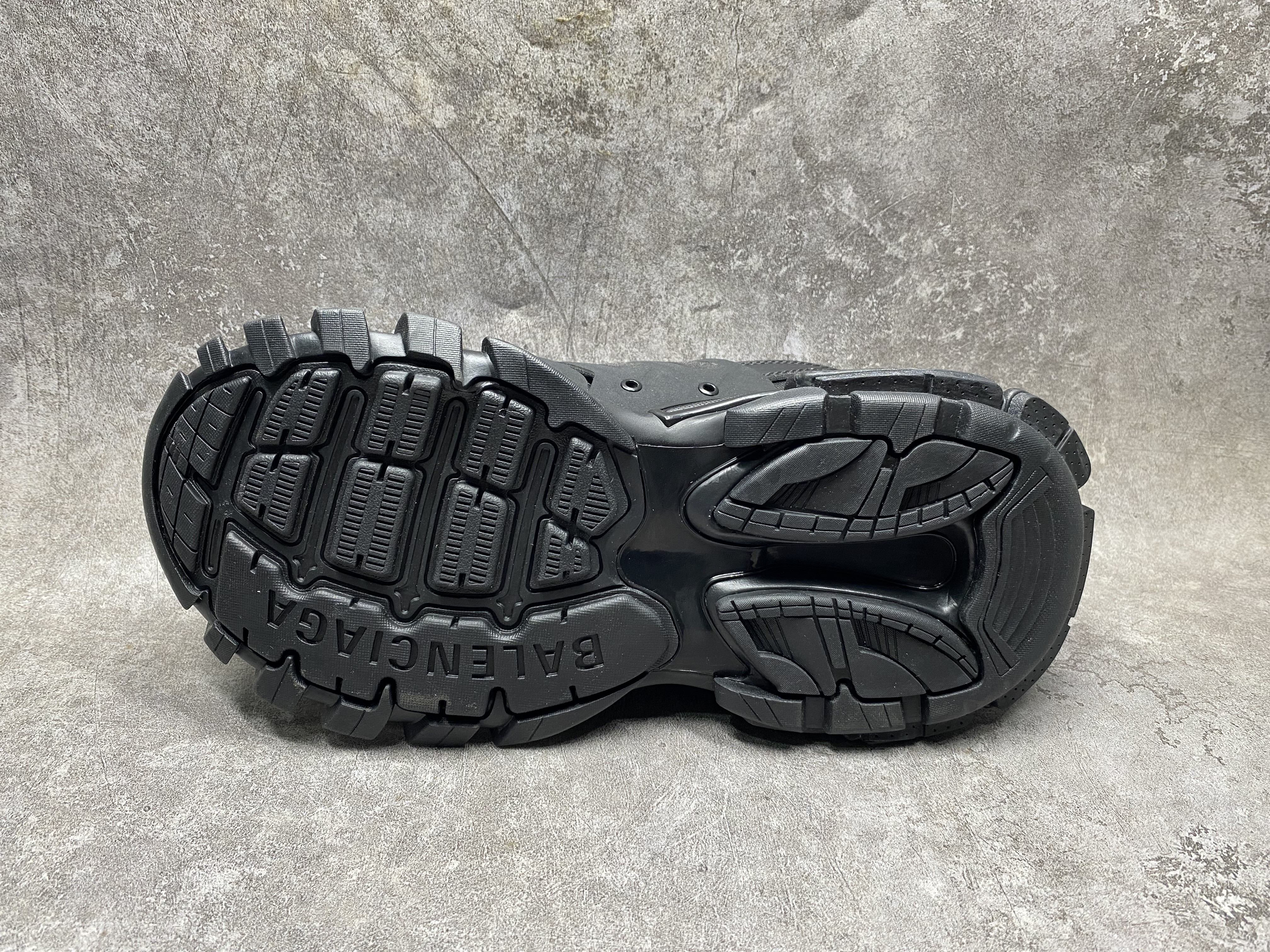 ua Ba*len*cia*ga track sneaker