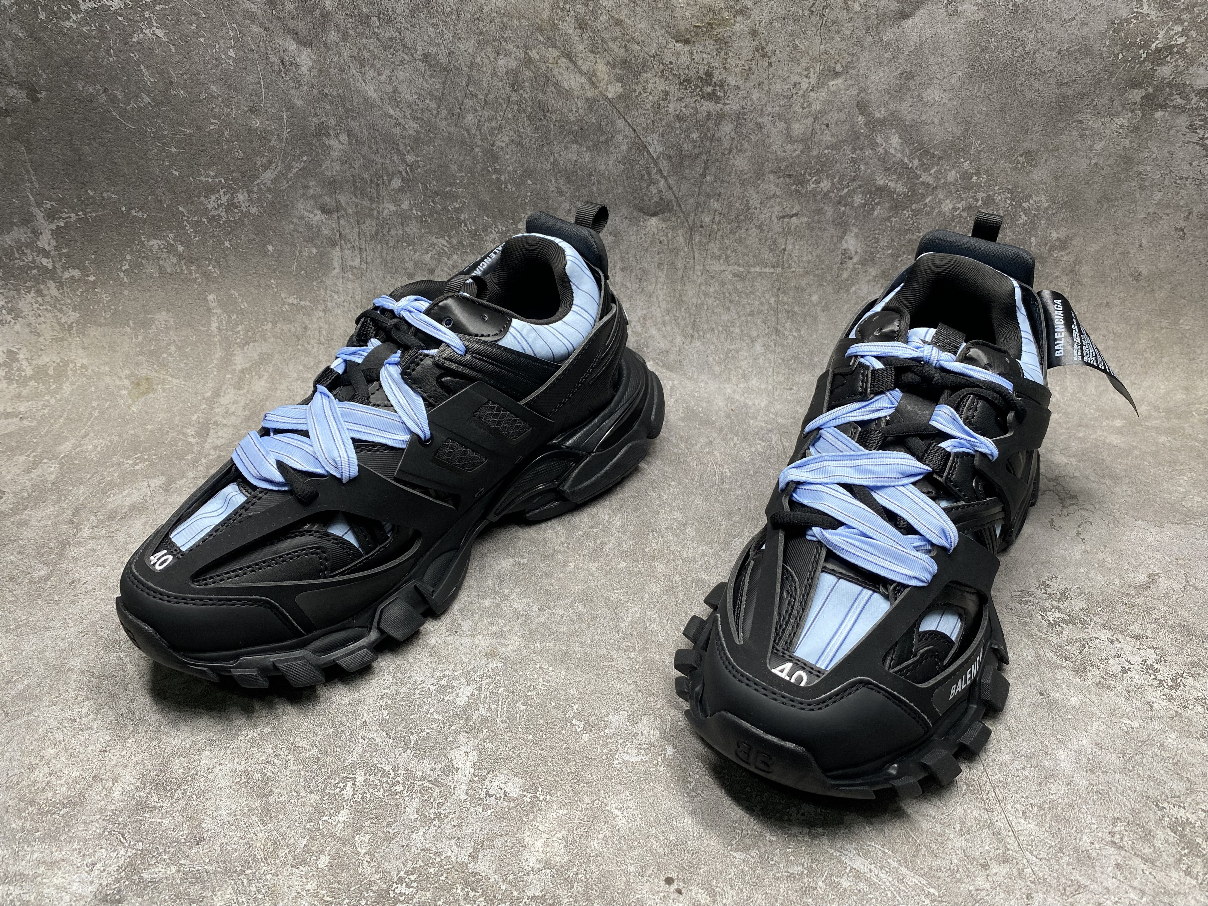 ua Ba*len*cia*ga track sneaker