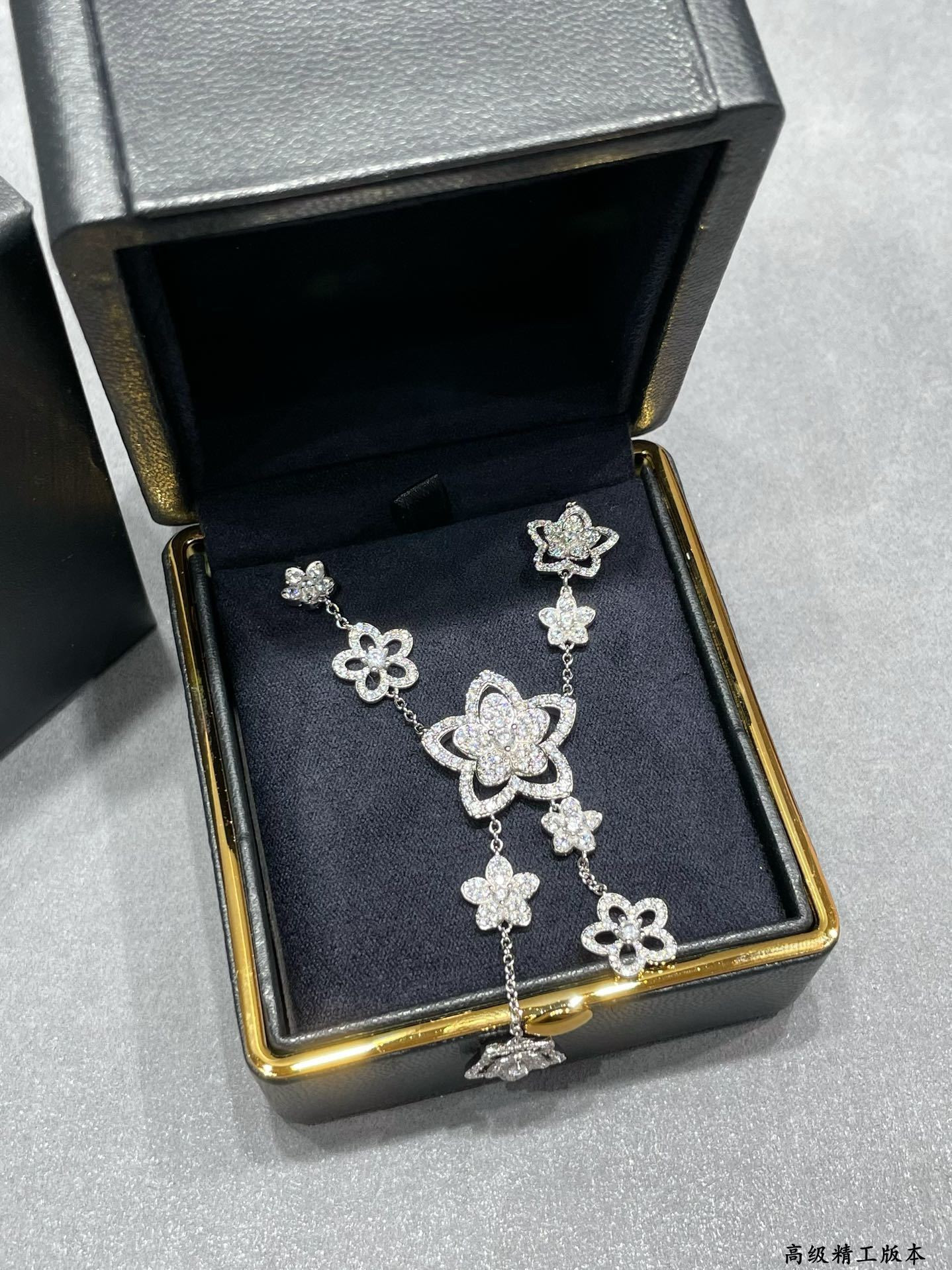 Gr*ff wild flower di*m*nd drop necklace