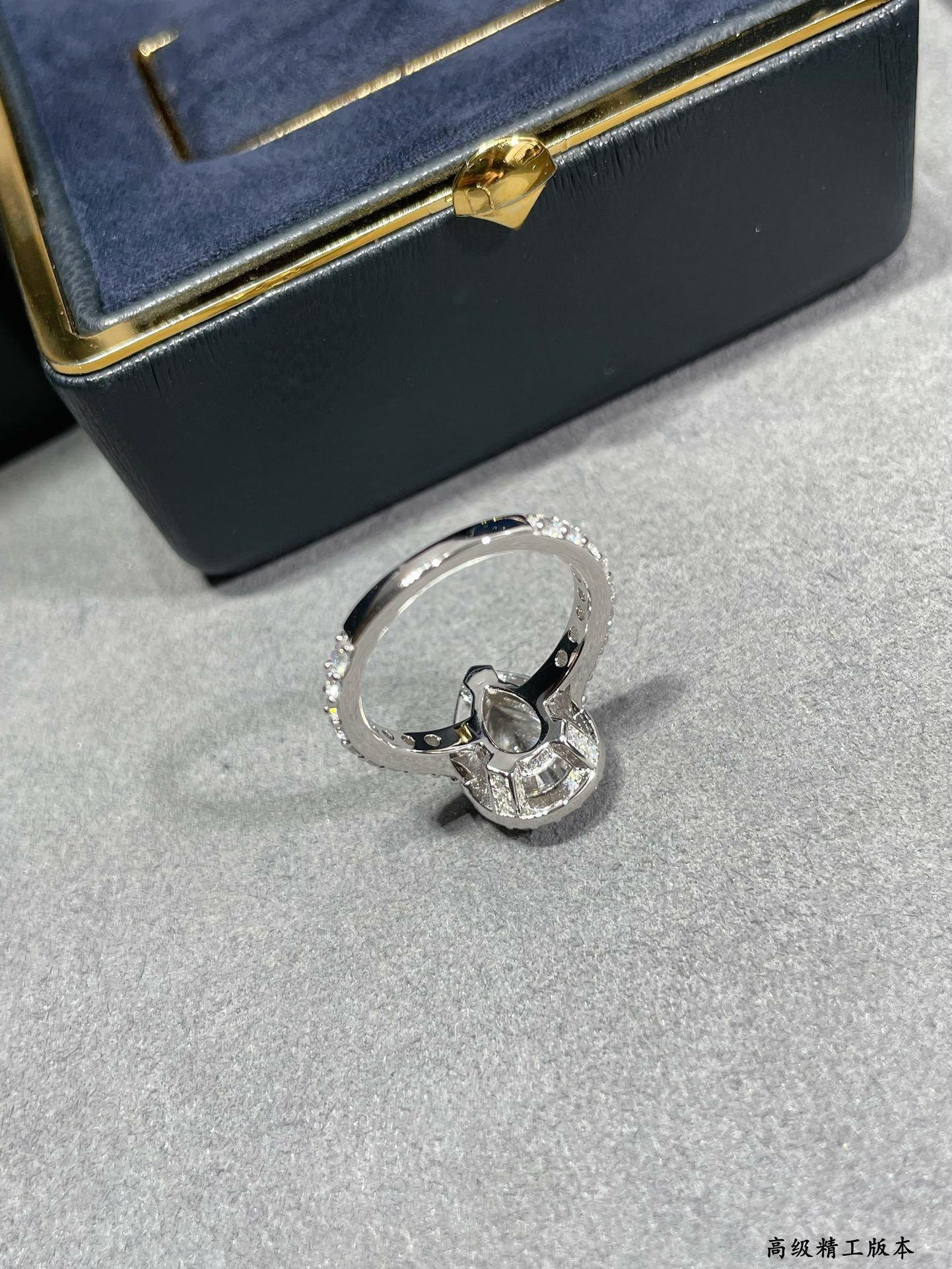 Gr*ff teardrop-shaped di*m*nd ring ag925