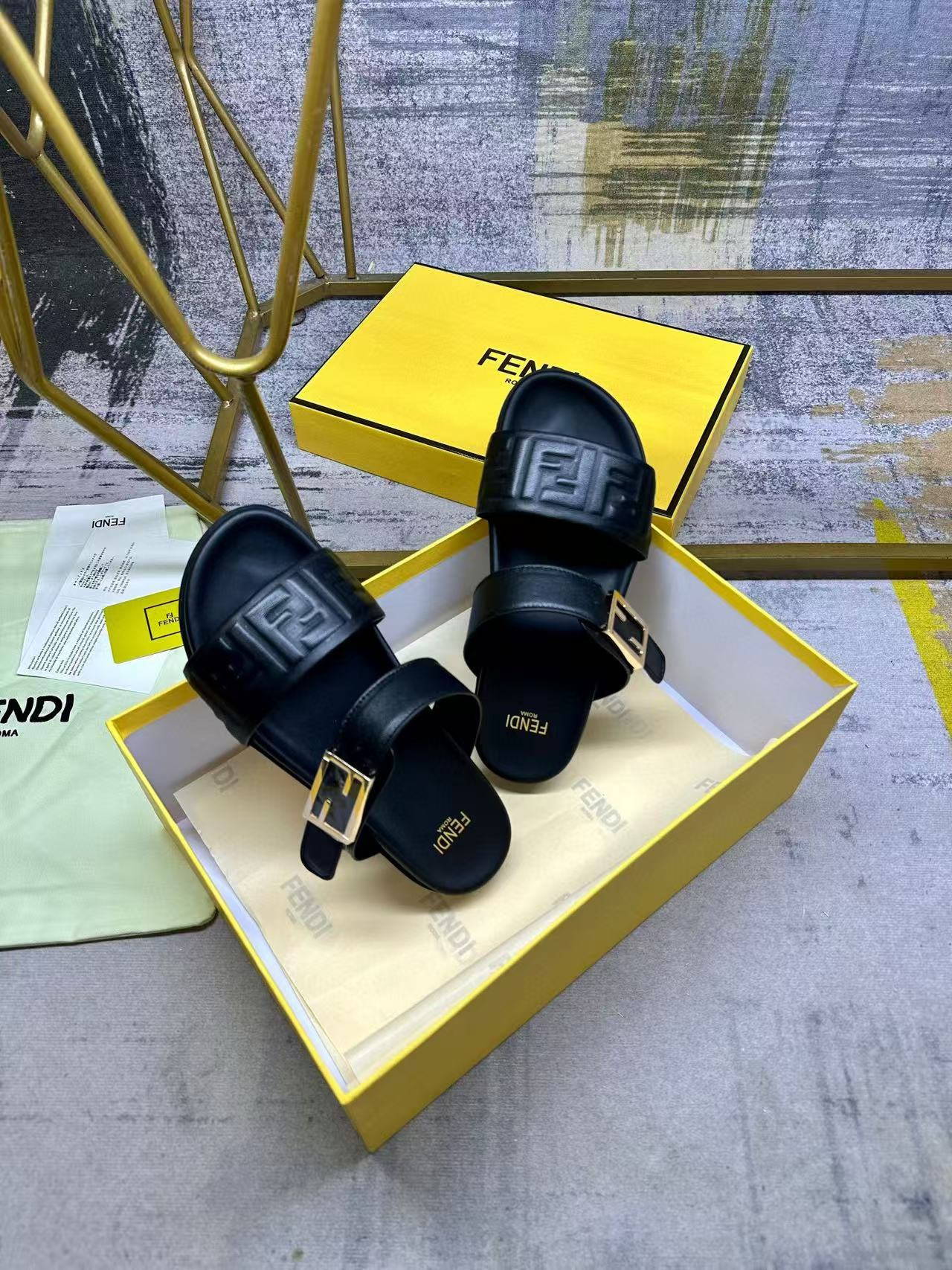 ua F**di feel black nappa leather slides