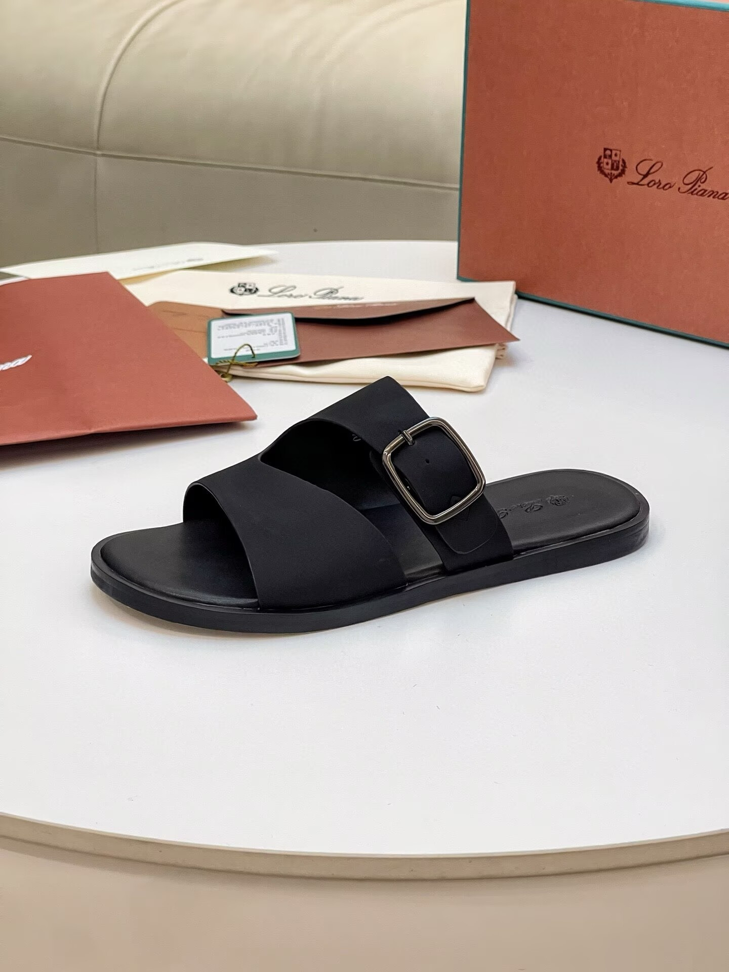 ua L**o p*ana sandals