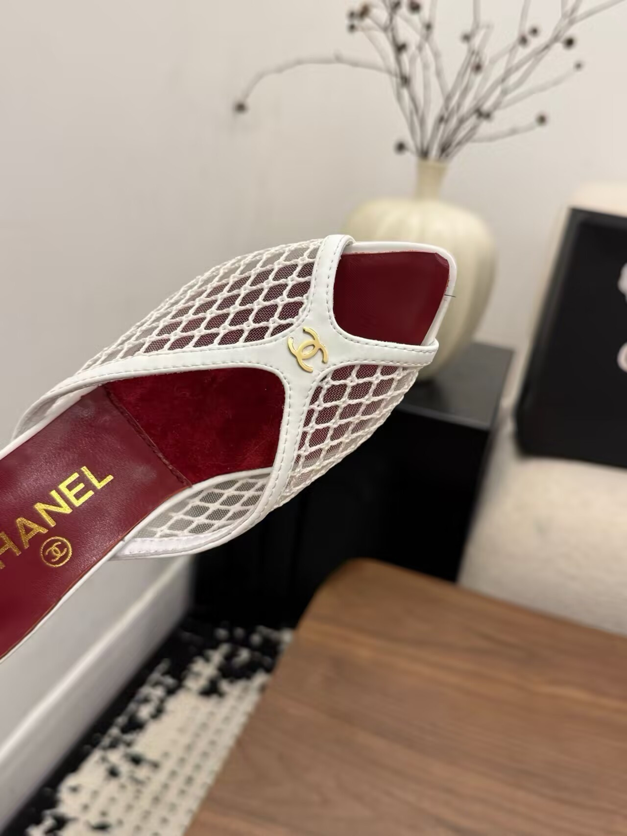 ua Ch*el sandals