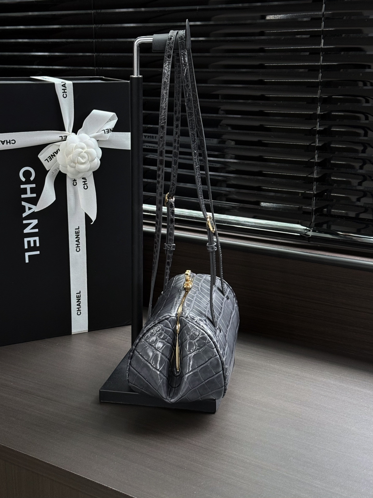 Ch*el leather shoulder strap clutch ap5360 12x28x13cm