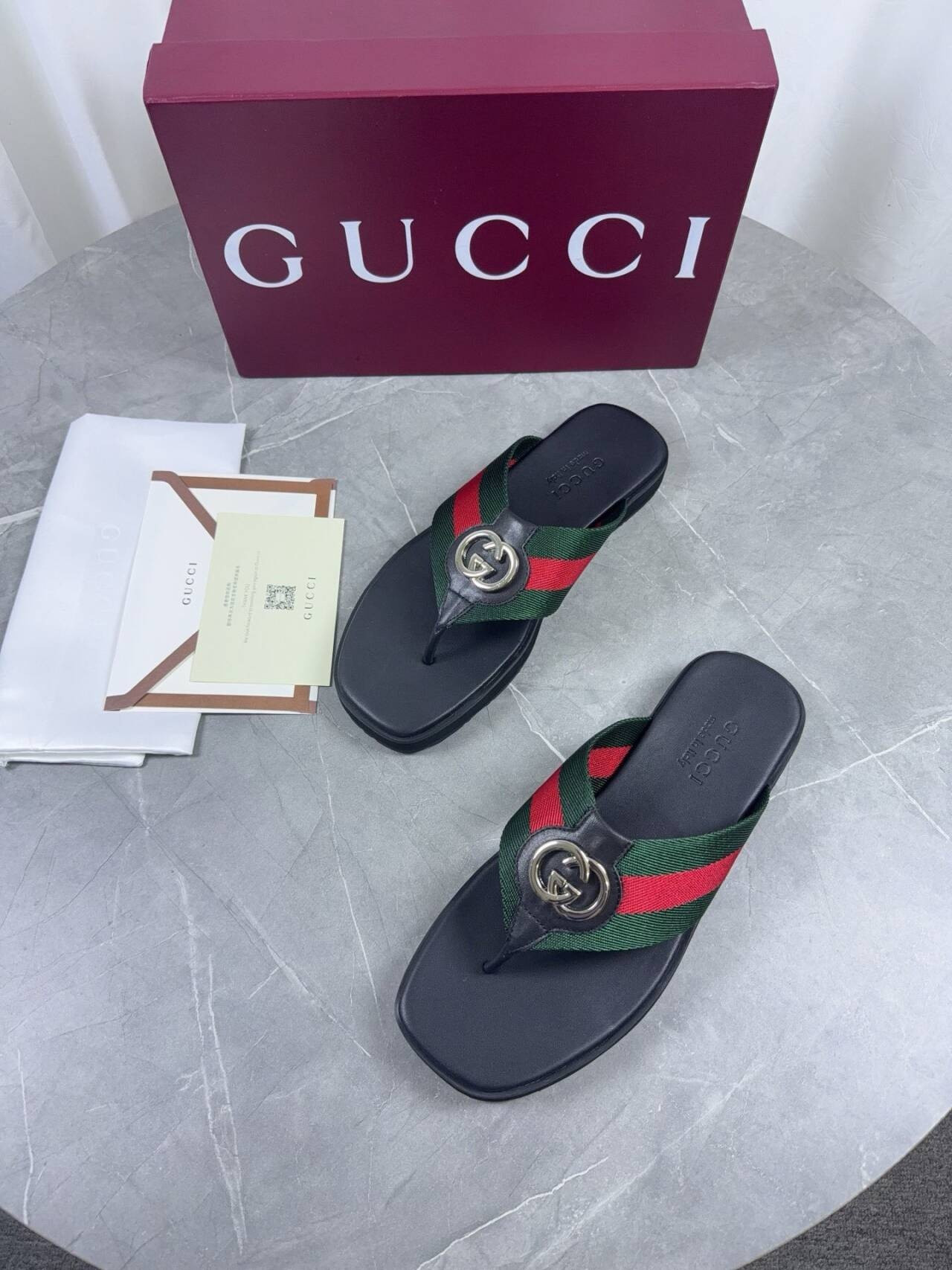 ua G*u*i thong sandal