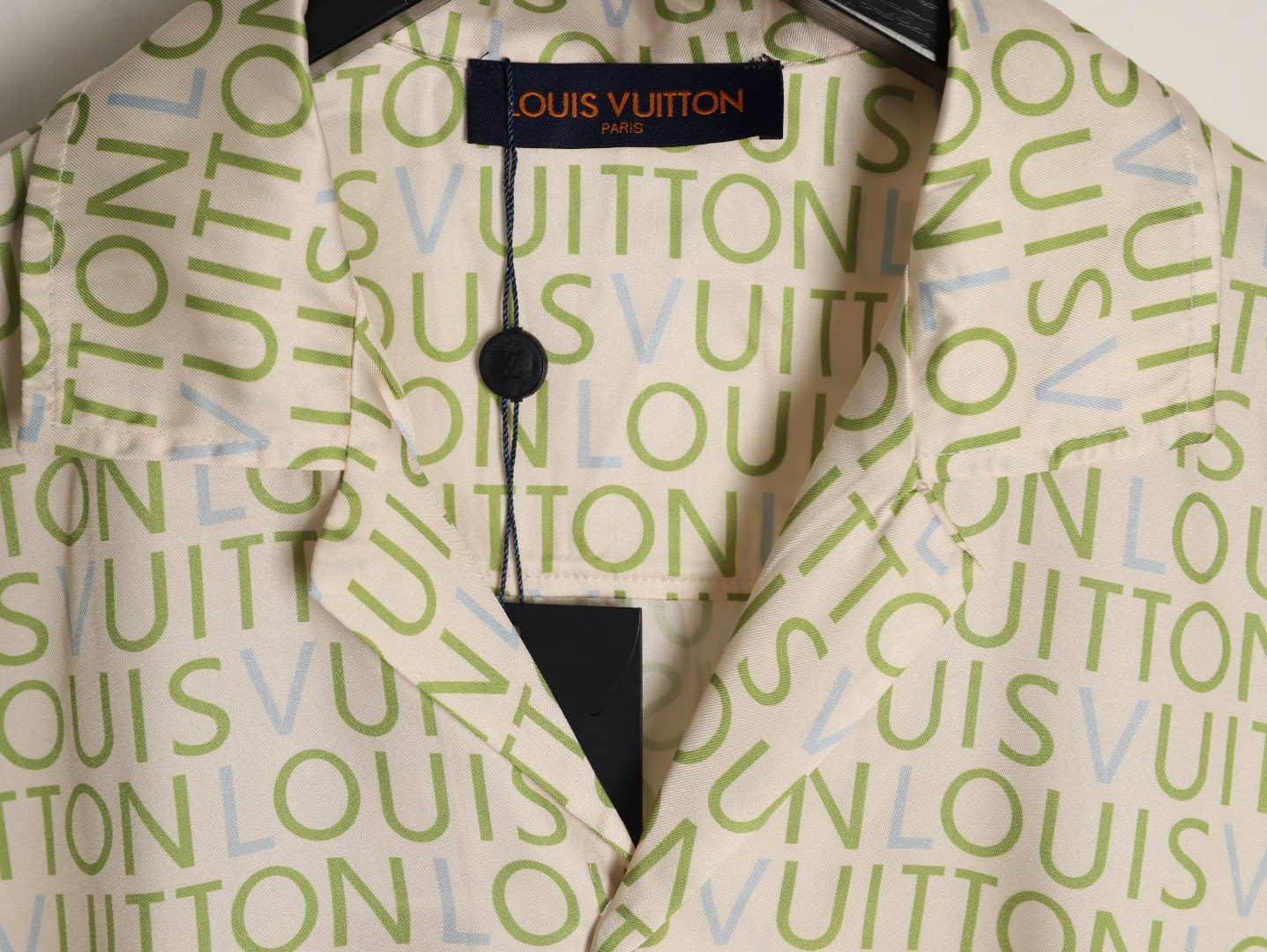 l0*is V*t0n short-sleeved shirts suit