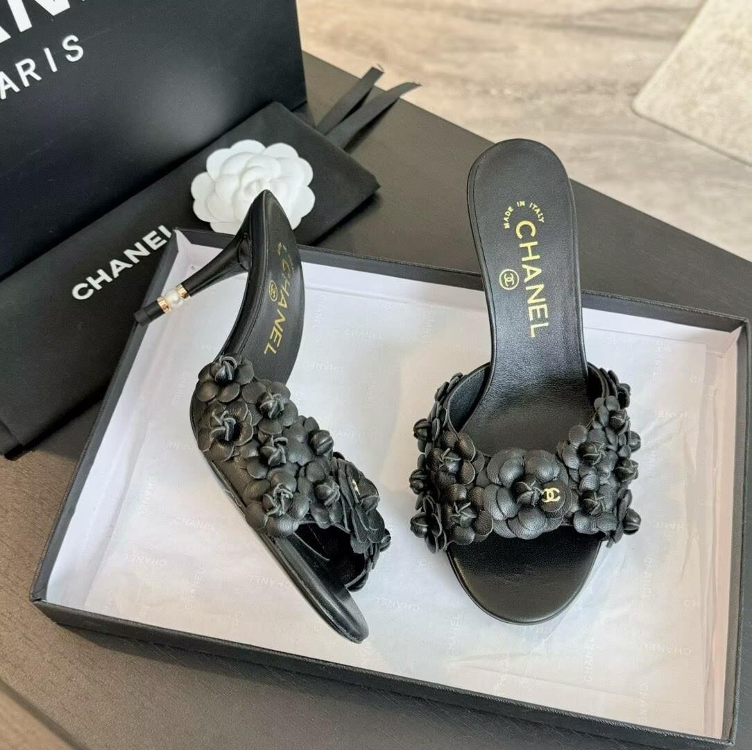 ua Ch*el heels