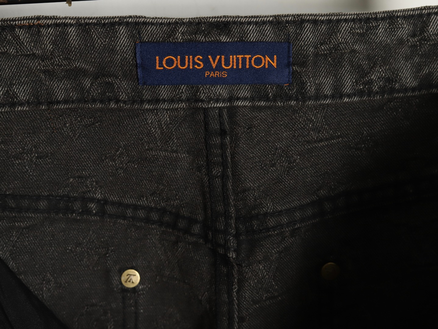 L0*is V*t0n LV 25ss shorts