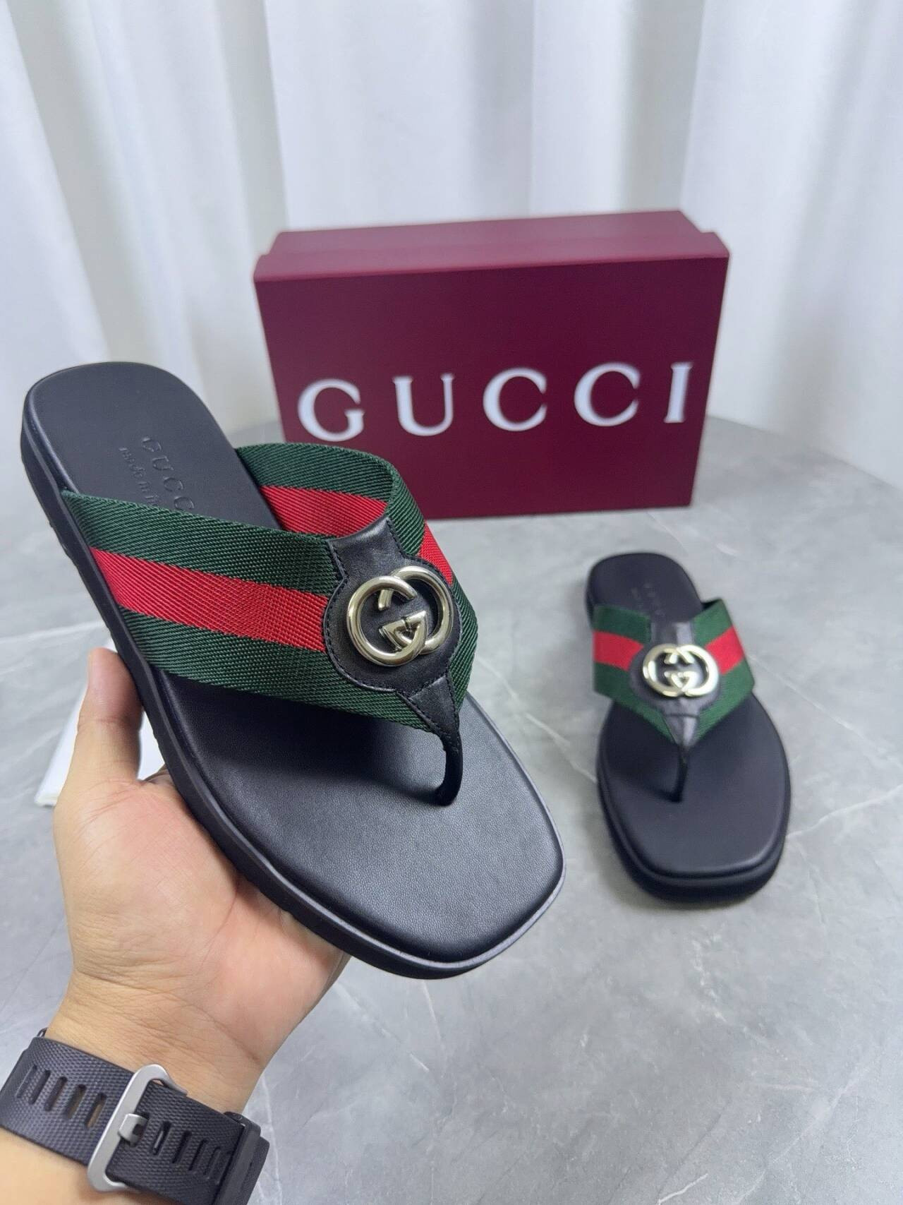 ua G*u*i thong sandal