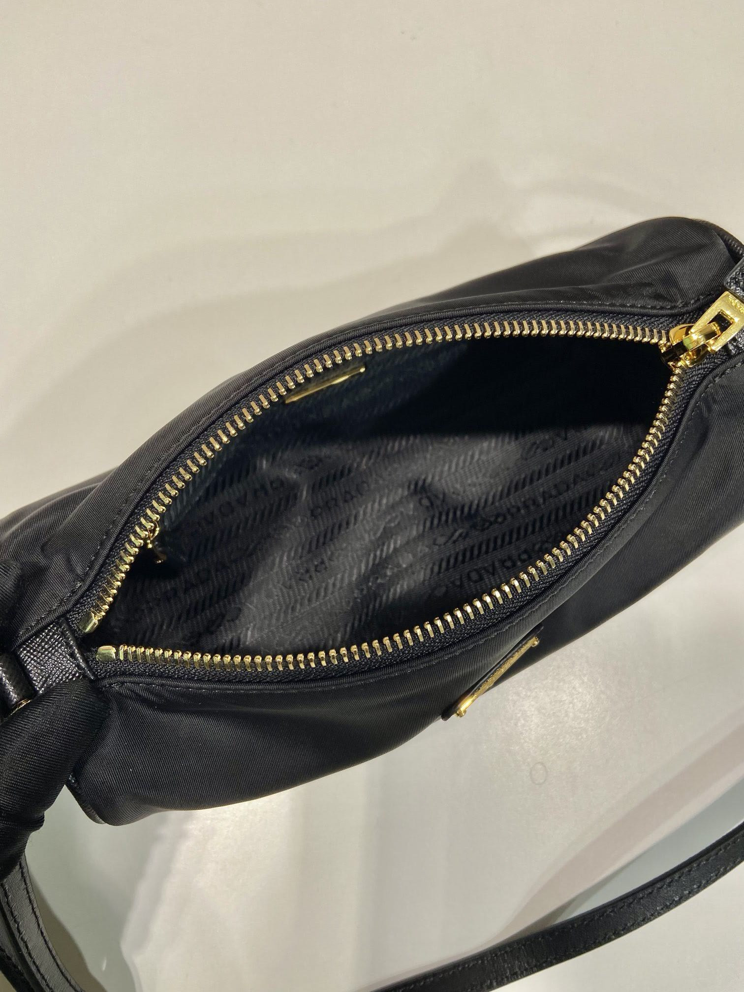 Pra*a re-nylon pouch 22x9x7.5cm
