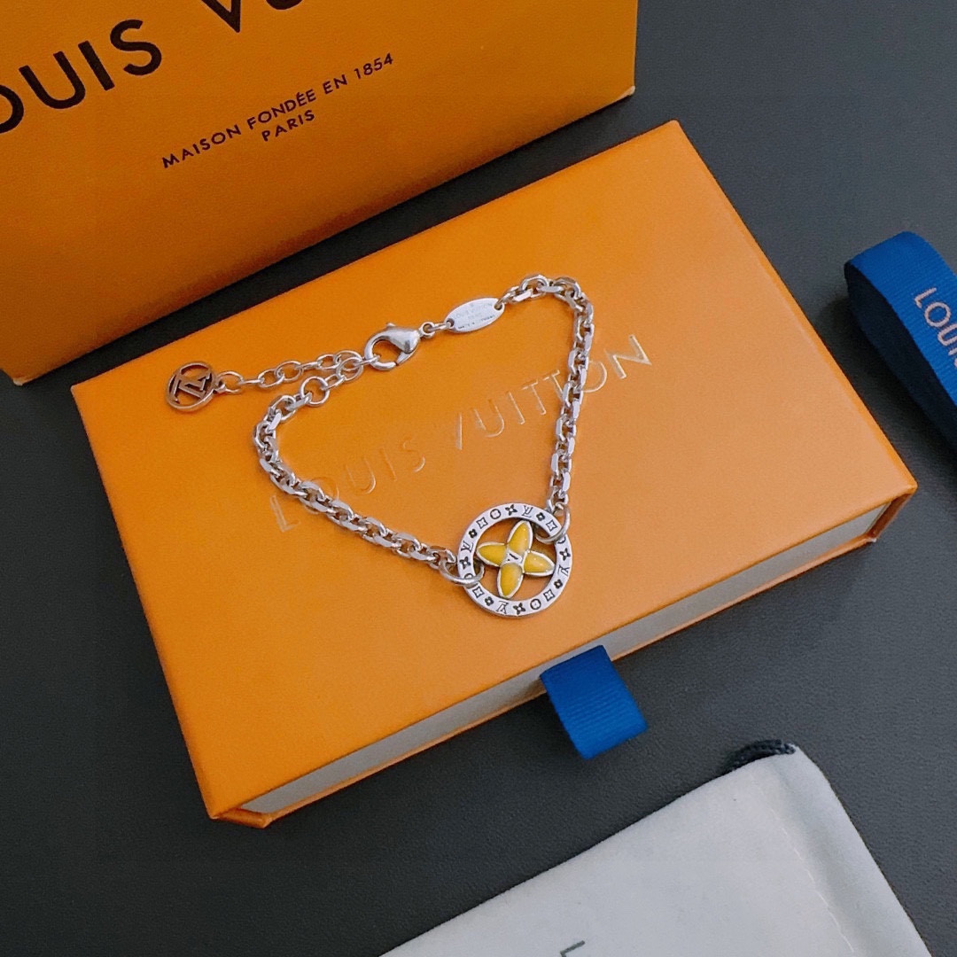L0*is V*t0n Bracelet
