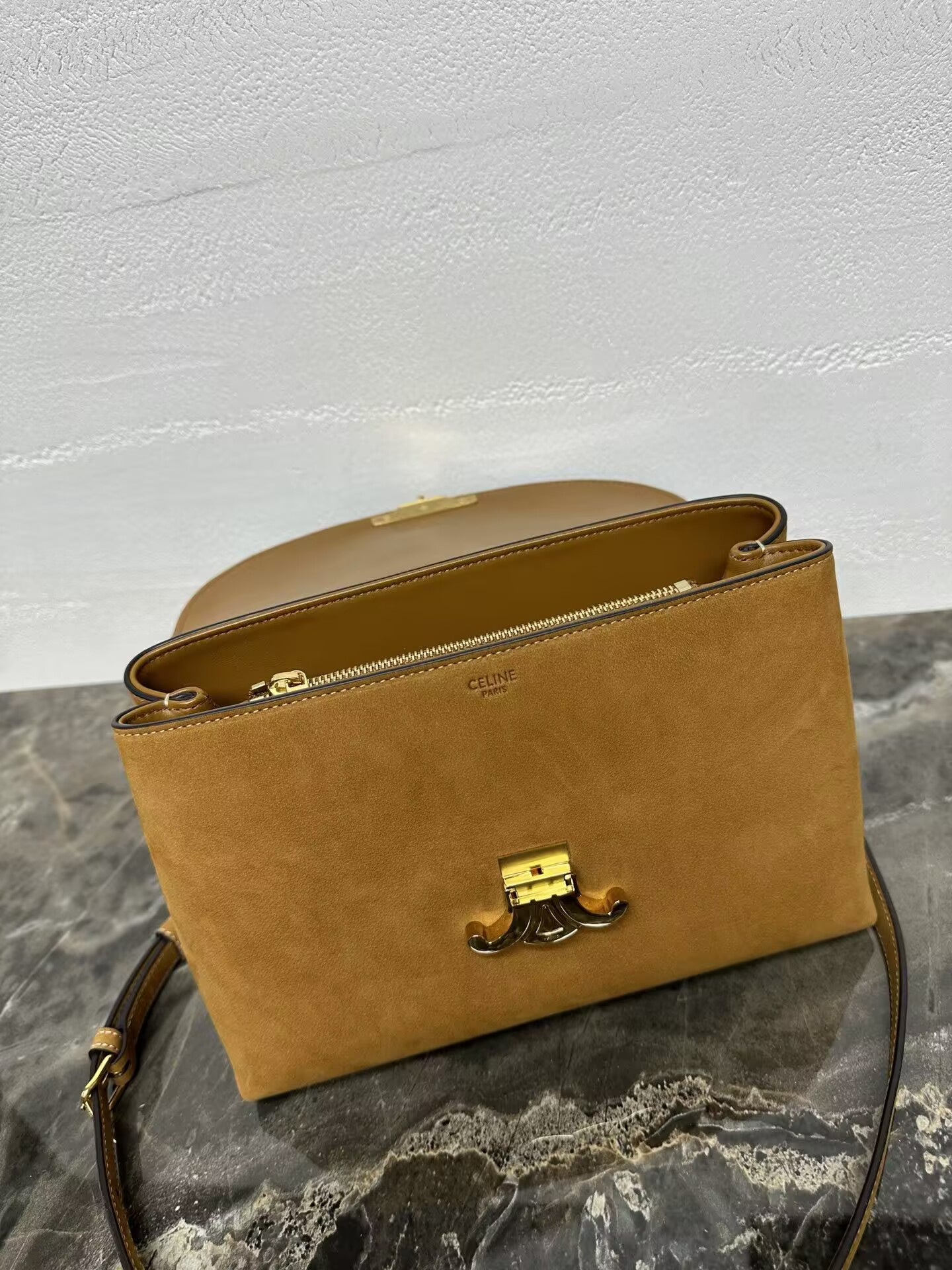 Ce**e medium nino bag in nubuck calfskin 25x17.5x10cm