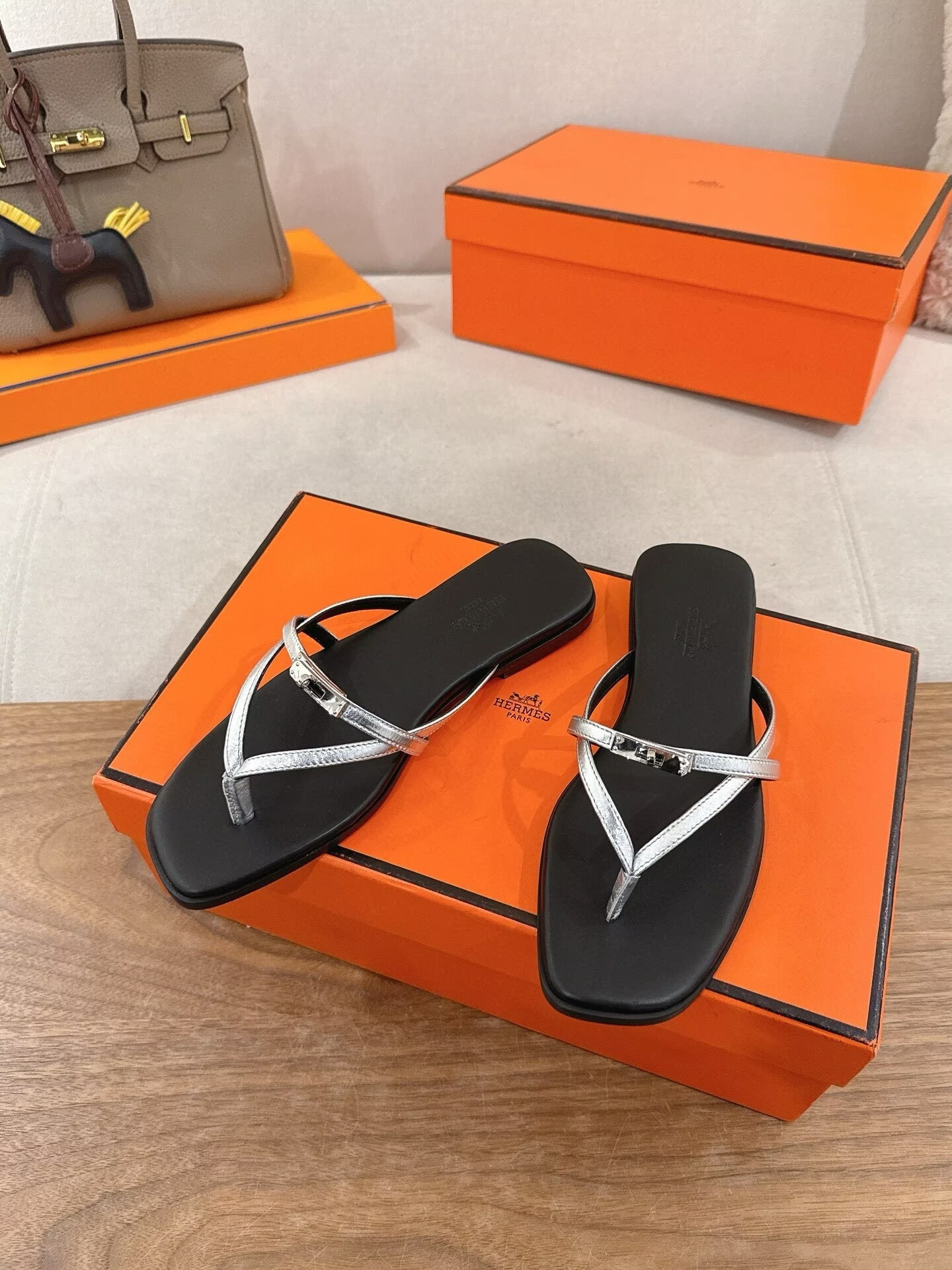 ua H**mes miss sandals