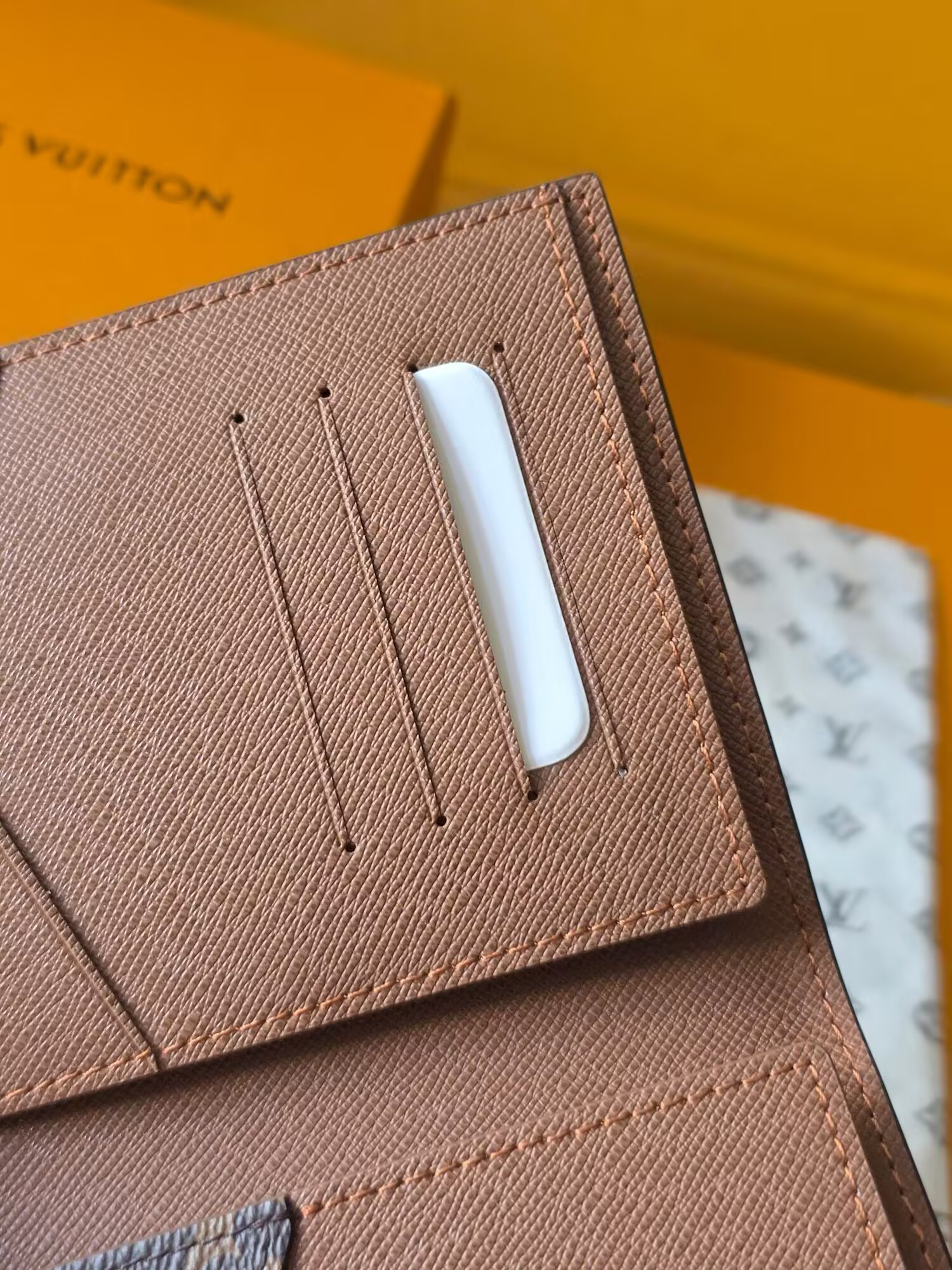 LV Locked Passport Cover M29550 14x10x2.5cm