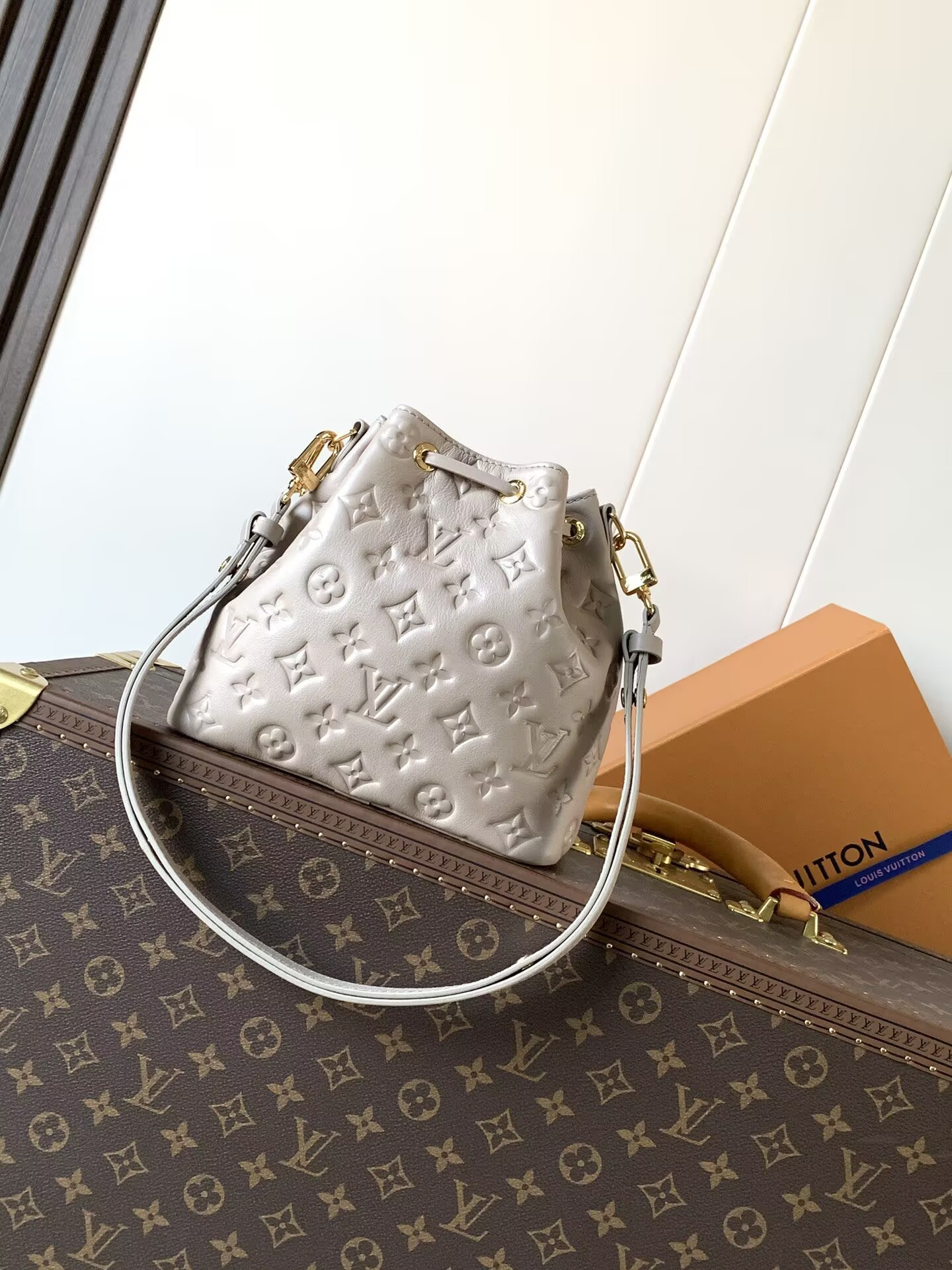 LV Coussin Bucket M26530 20x10x20cm