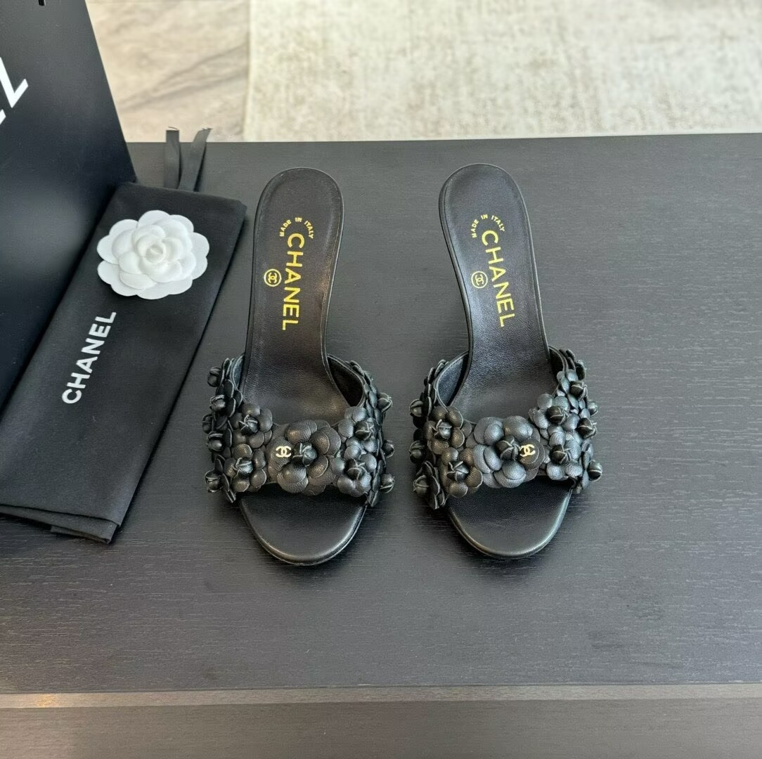 ua Ch*el heels