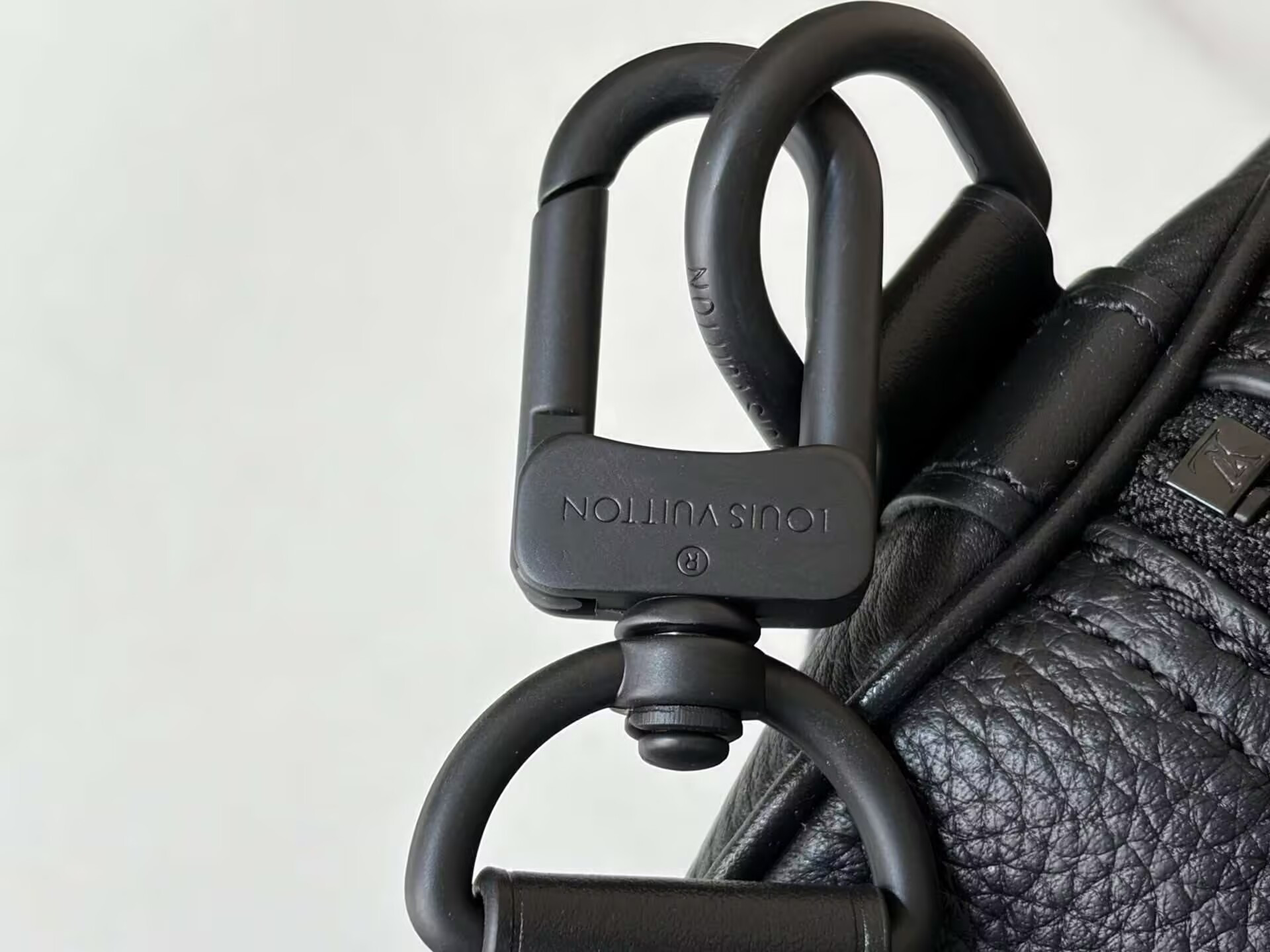 LV Speedy P9 Bandoulière 20 M13904 22x14x17.5cm