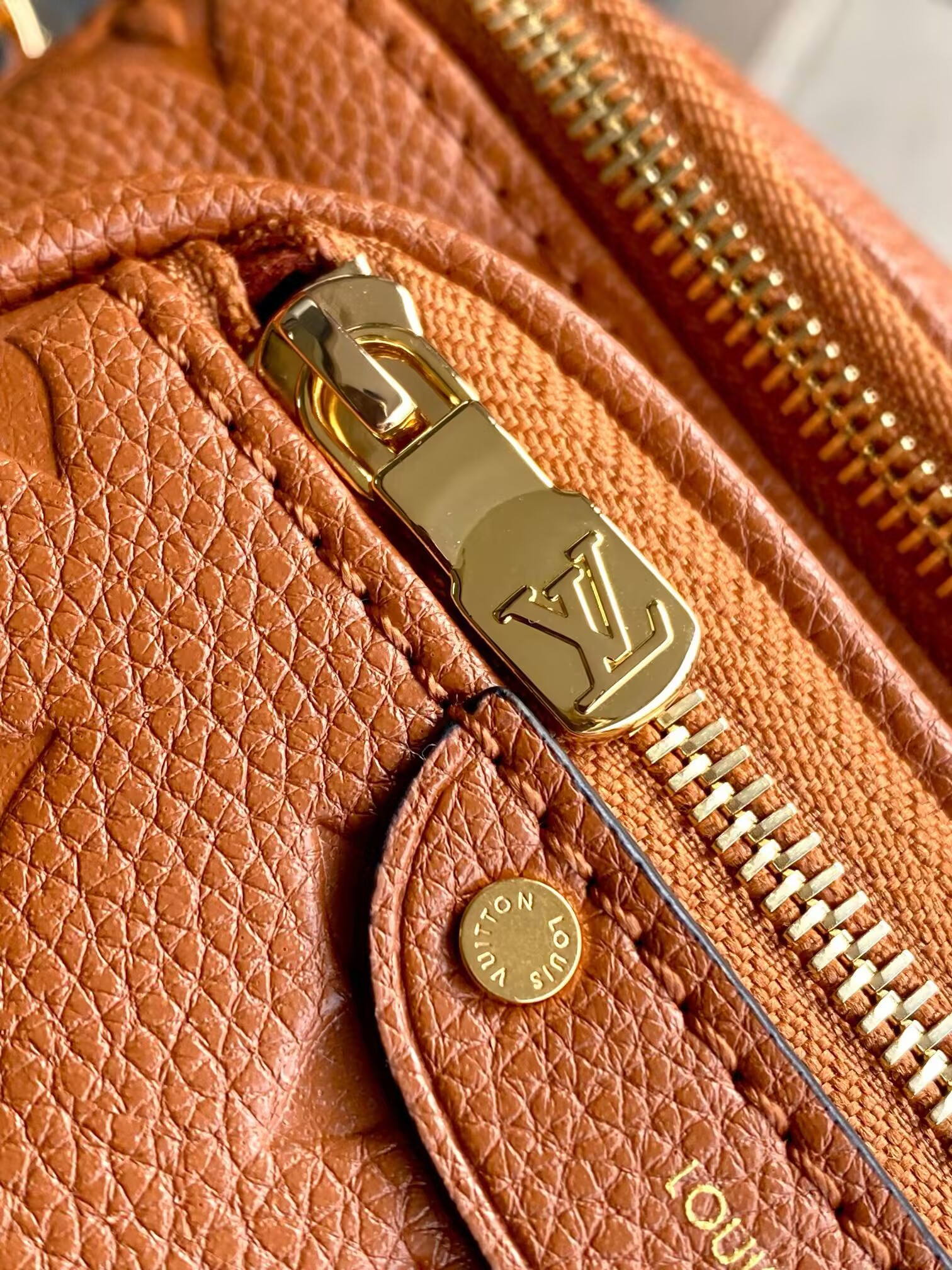 LV Mini Bumbag M12753 17x12x9.5cm