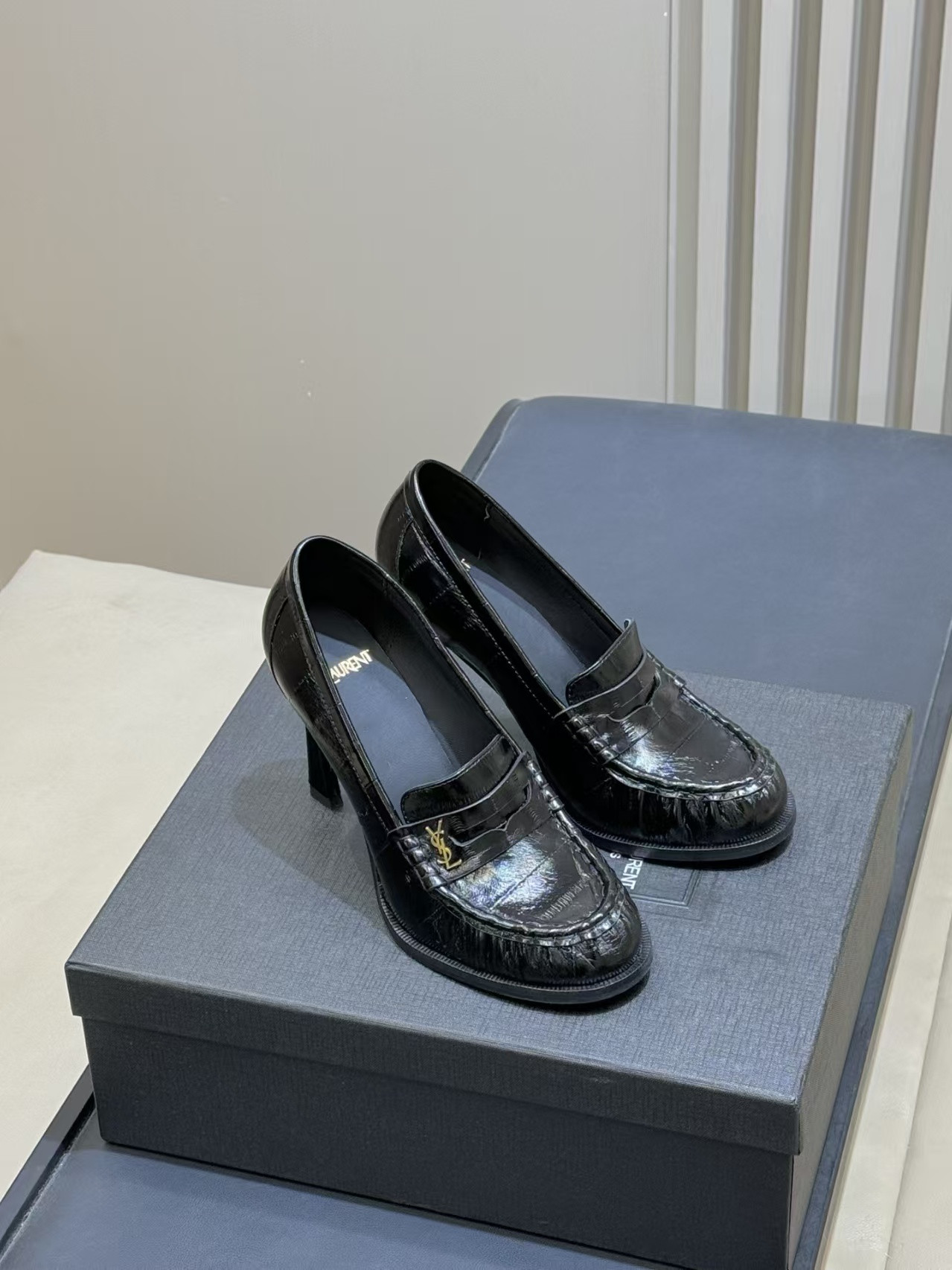 ua Y*L le loafer pumps