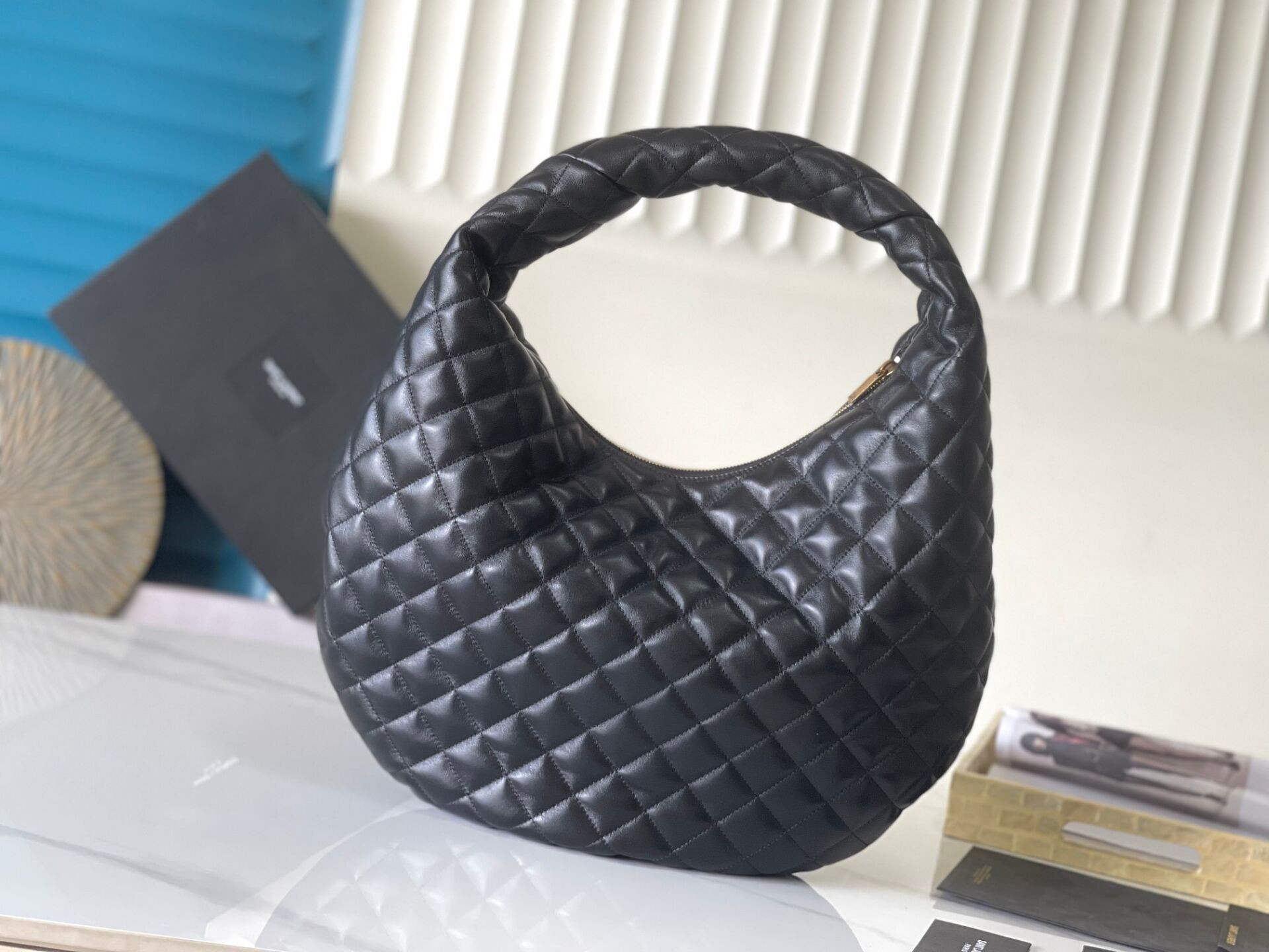Y*L icarino in quilted nappa 47x35x15cm
