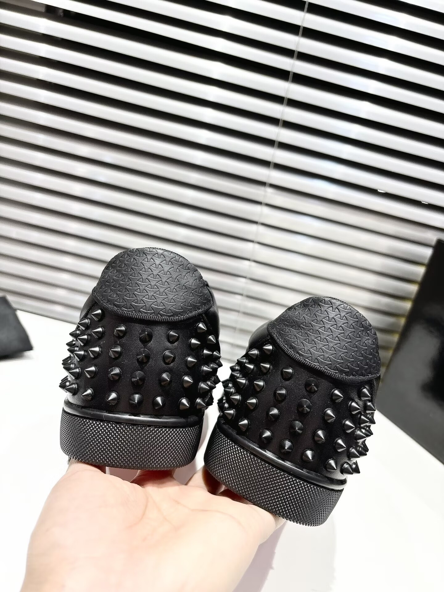 ua Ch**an louboutin seavaste 2 orlato sneakers