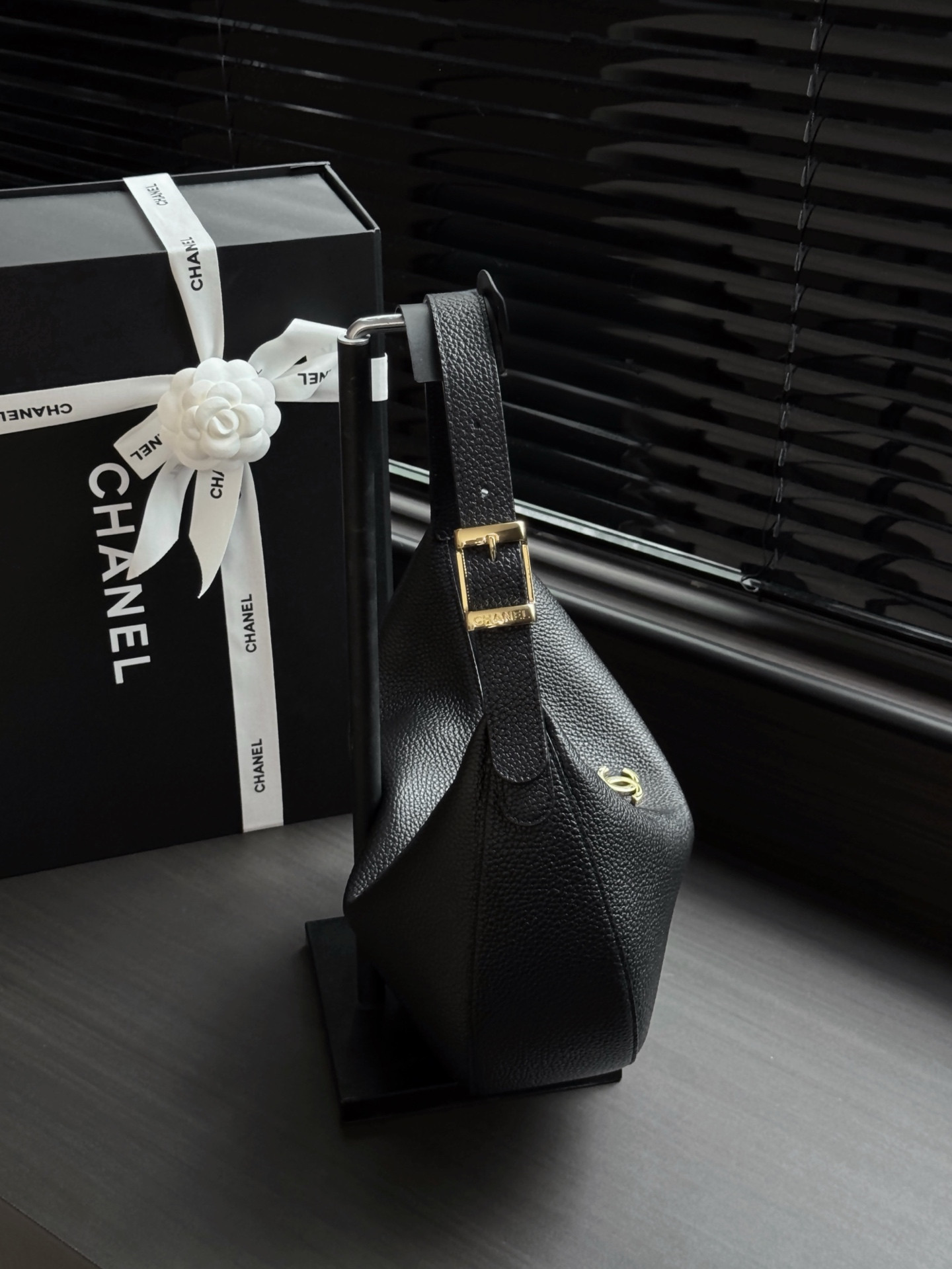 Ch*el hobo handbag as6570 21 x 30 x 9cm