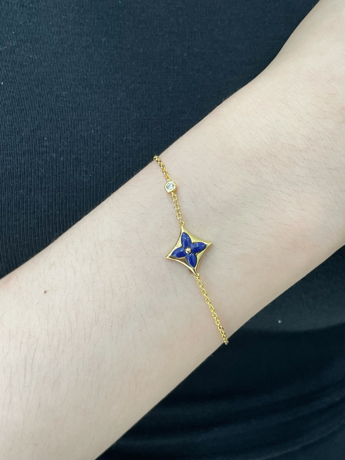 l0*is V*t0n bracelet