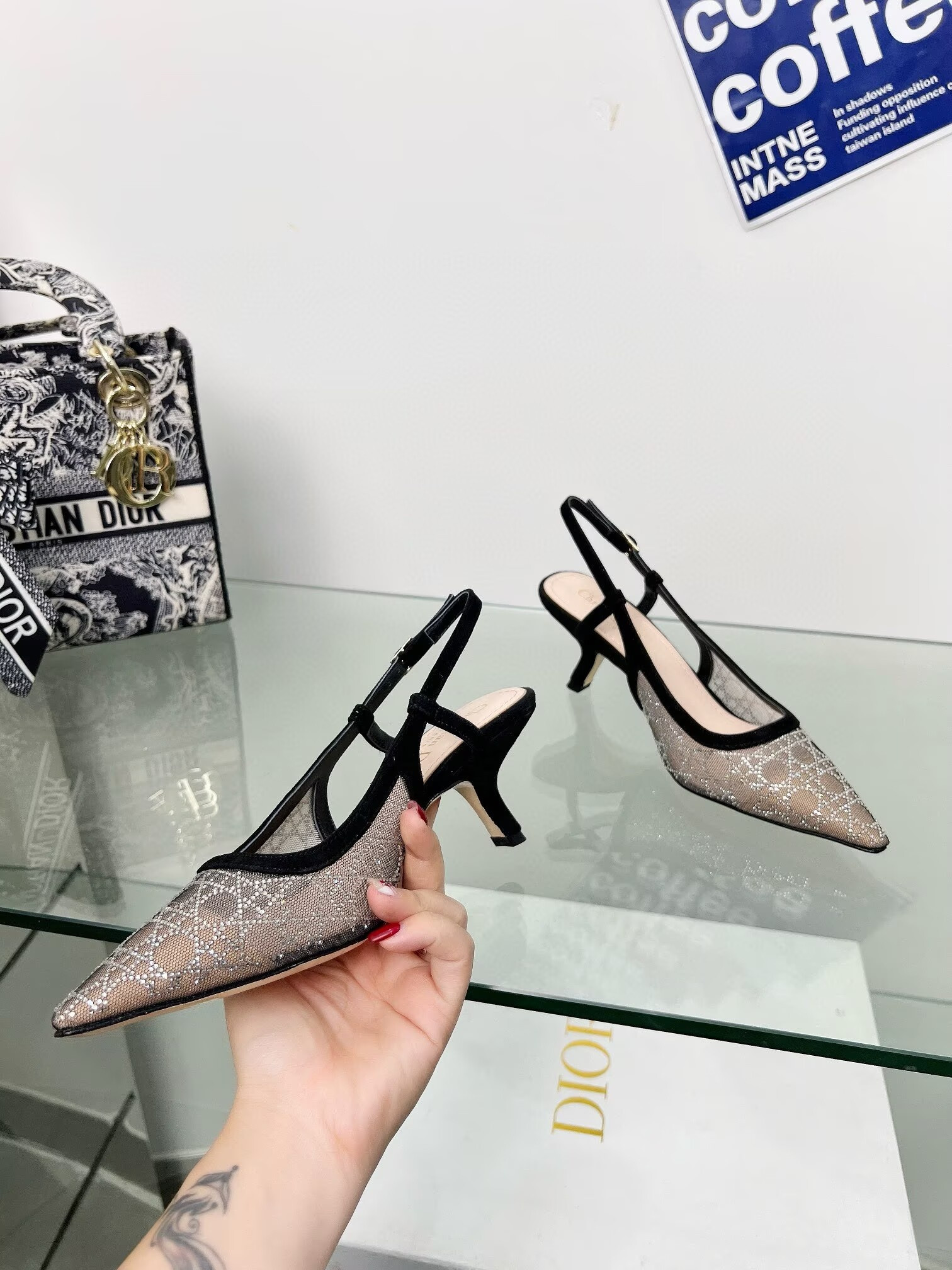 ua D*or capture slingback pump